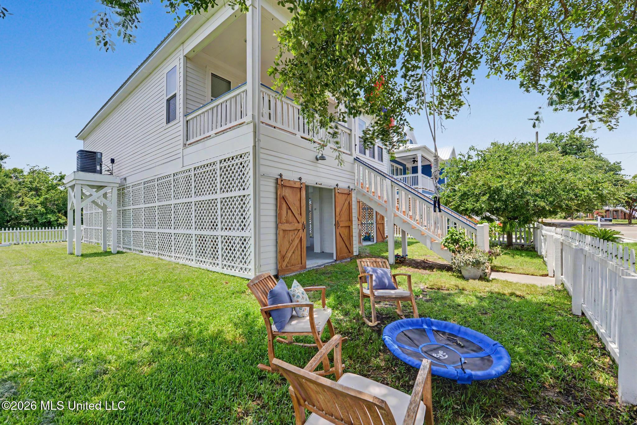 305 Davis Avenue Property Photo 3