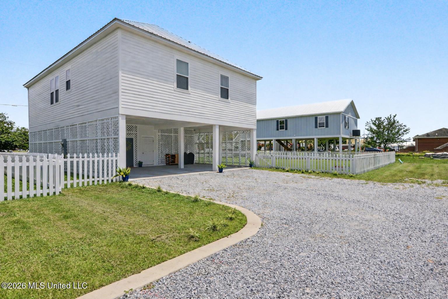 305 Davis Avenue Property Photo 4