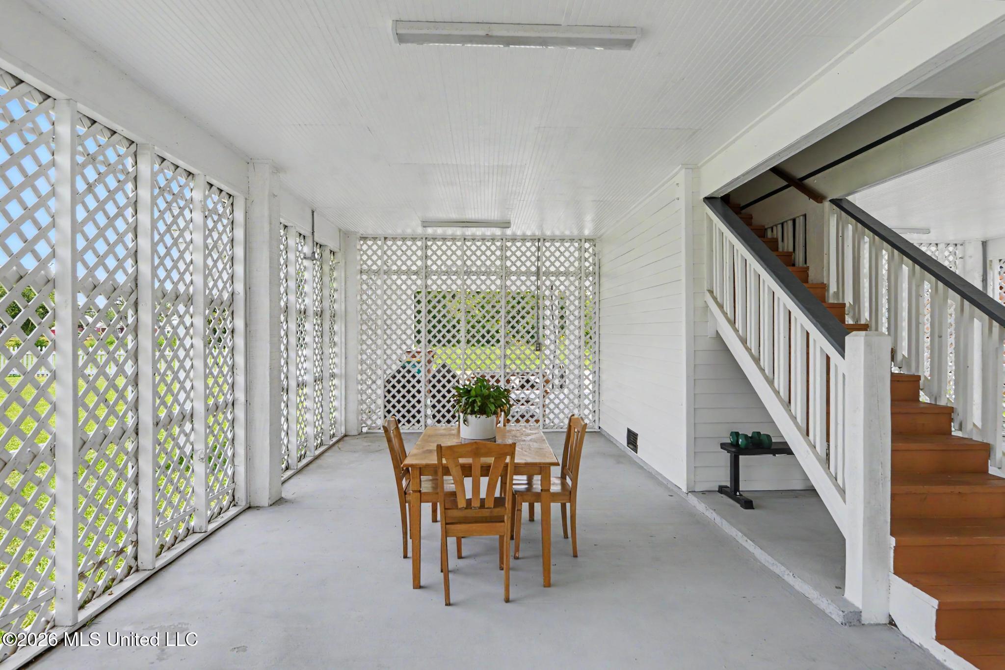 305 Davis Avenue Property Photo 5