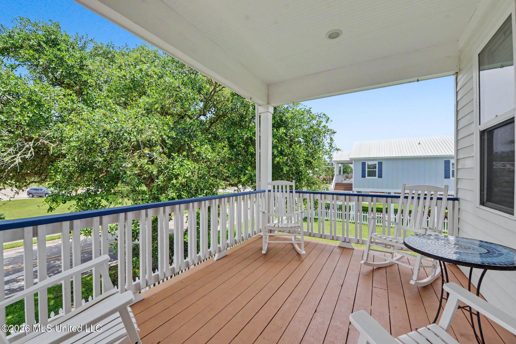 305 Davis Avenue Property Photo 8