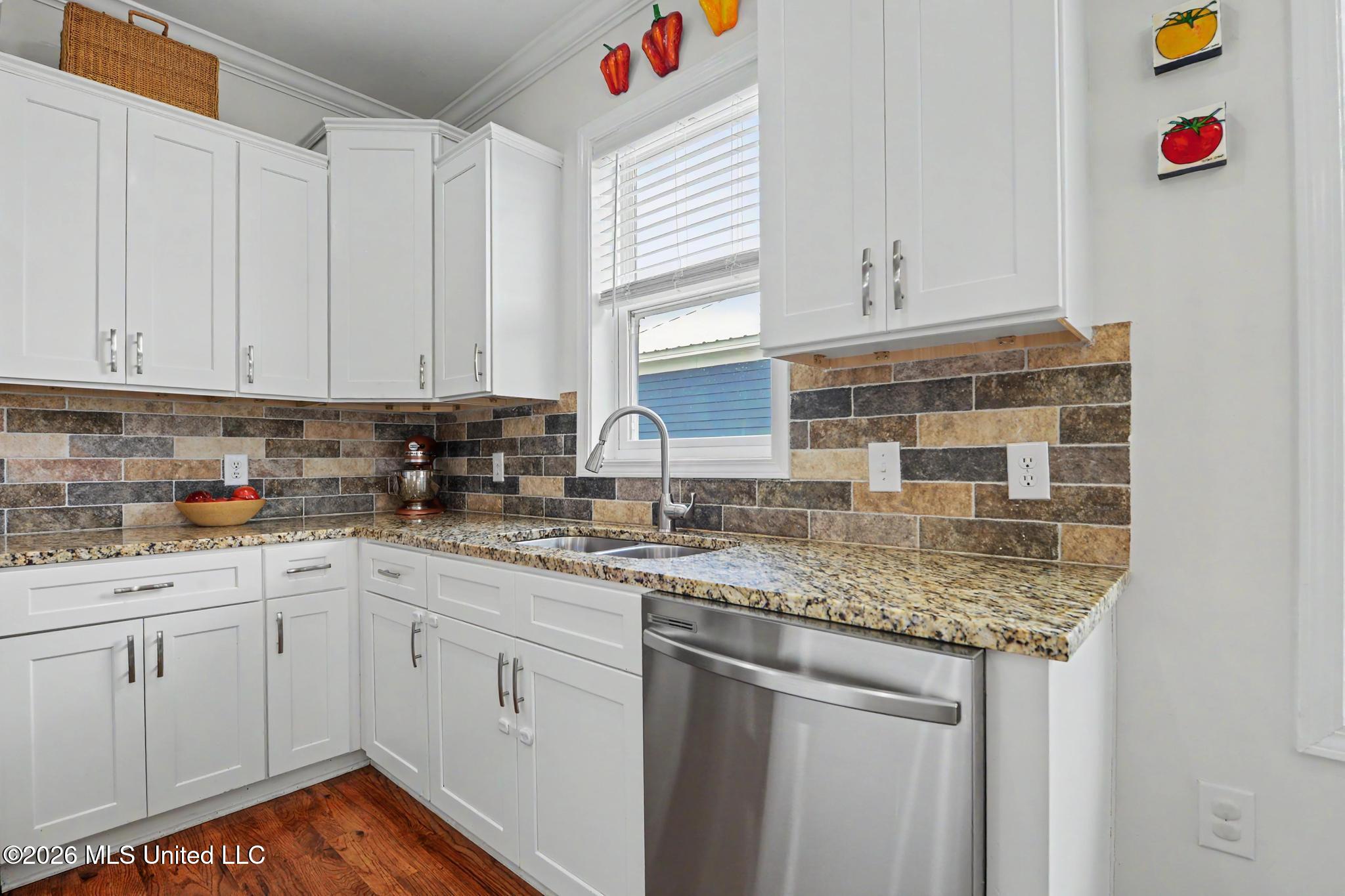 305 Davis Avenue Property Photo 15