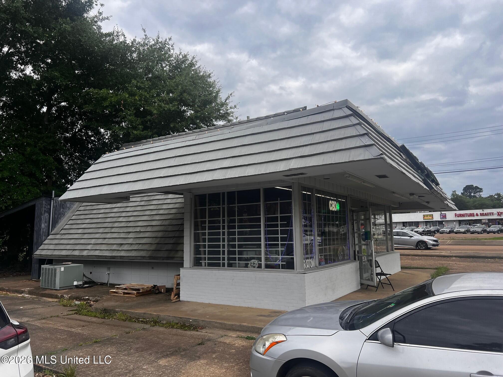 625 E Peace Street Property Photo 8