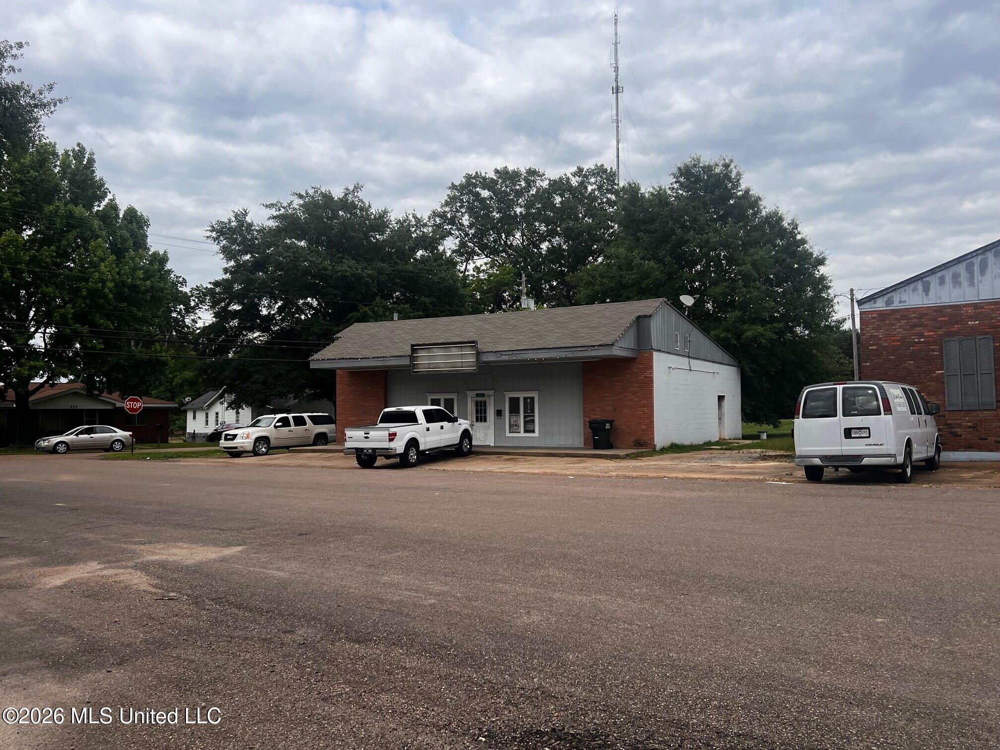 625 E Peace Street Property Photo 11