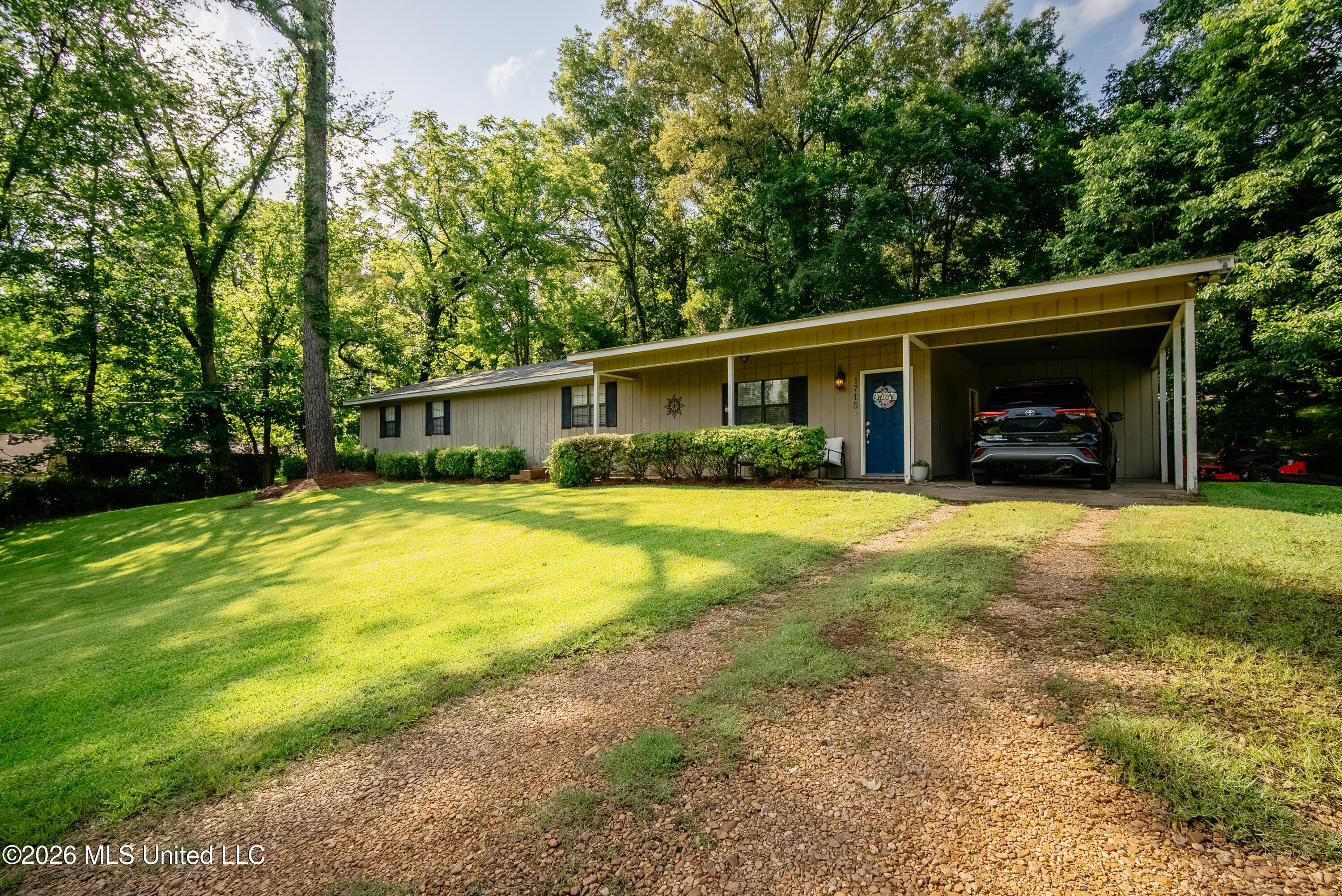 1715 Hood Drive Property Photo 3