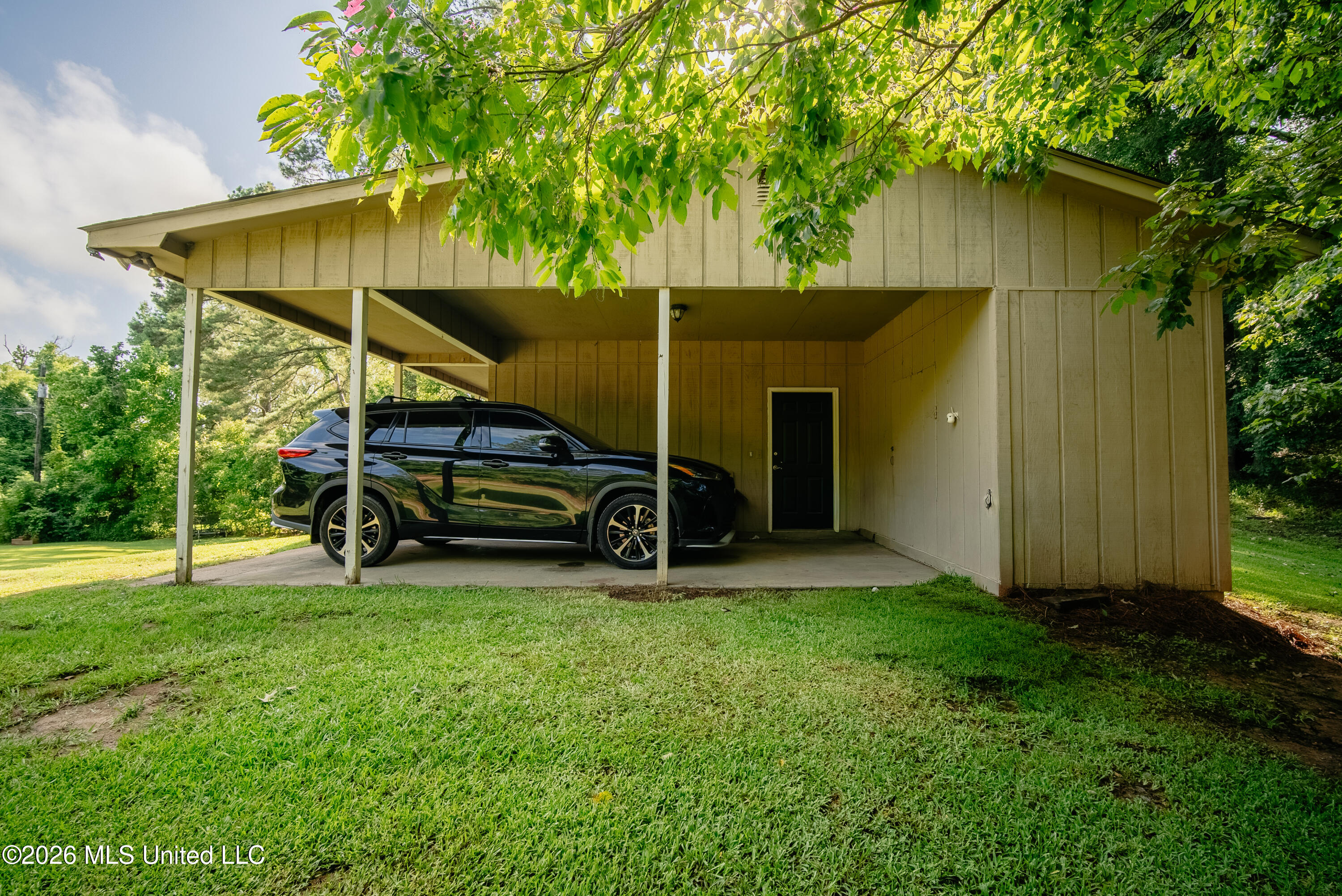 1715 Hood Drive Property Photo 4