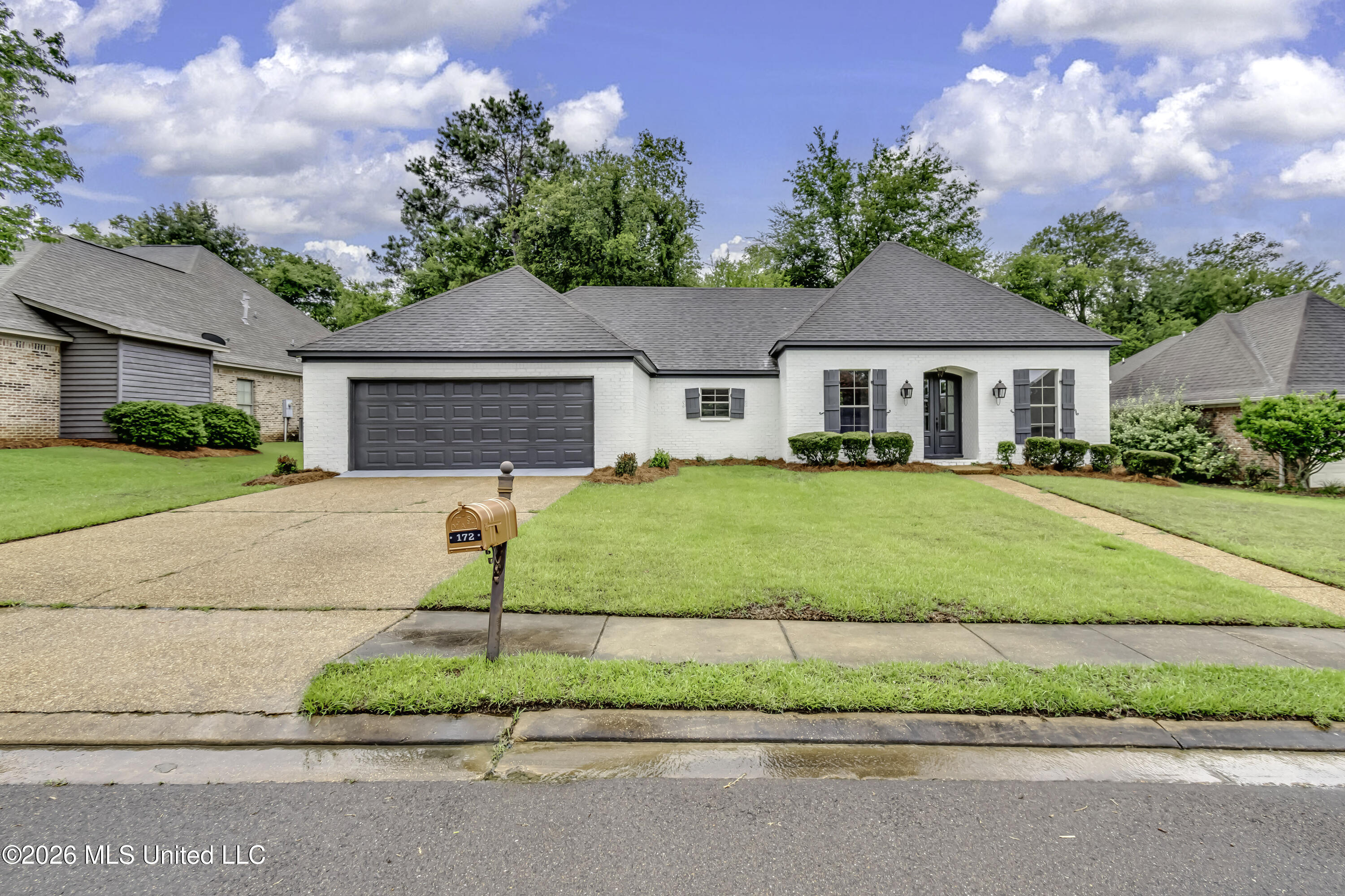 172 Hartfield Drive Property Photo 3