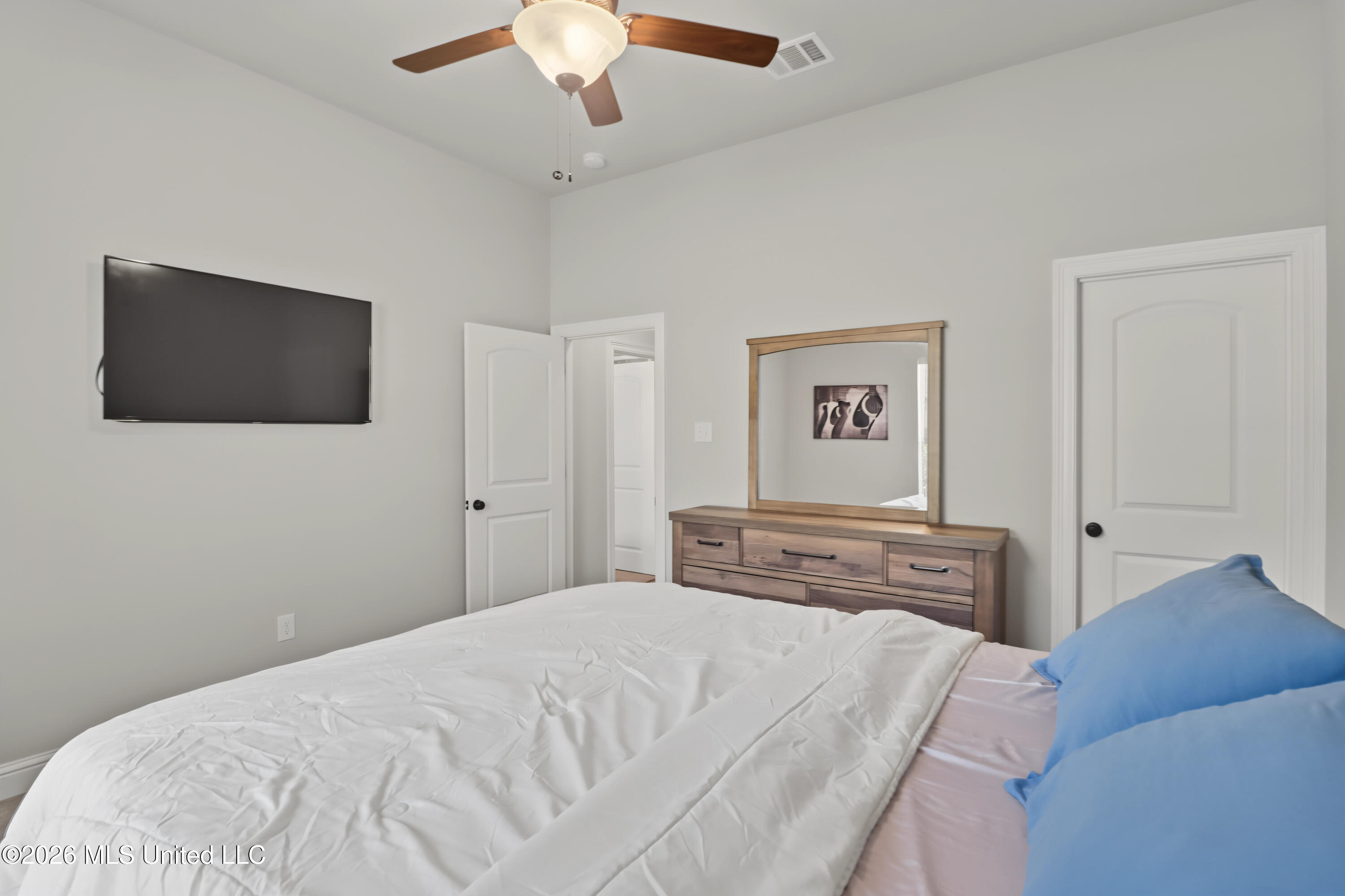 24641 Knollwood Drive Property Photo 16