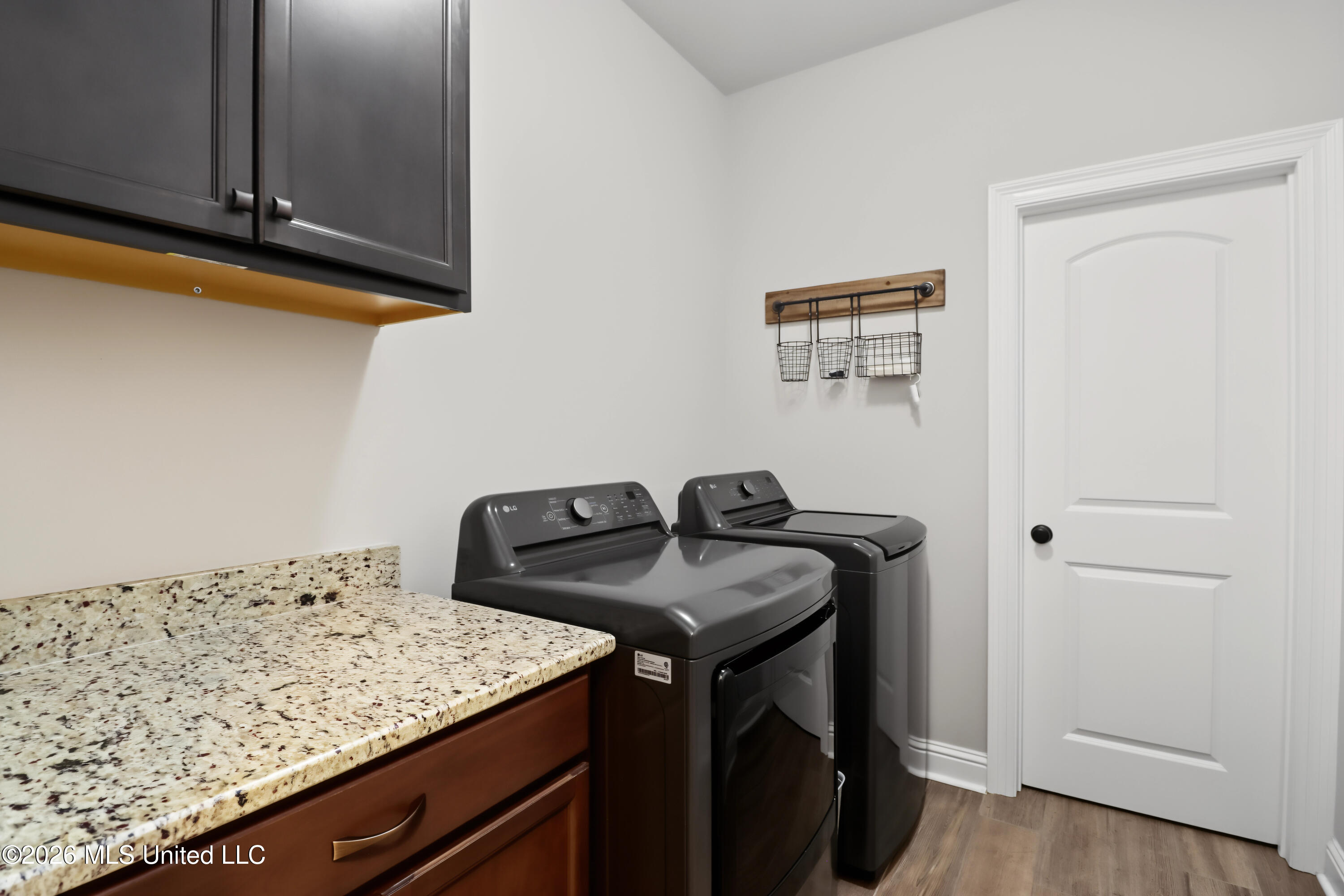 24641 Knollwood Drive Property Photo 17