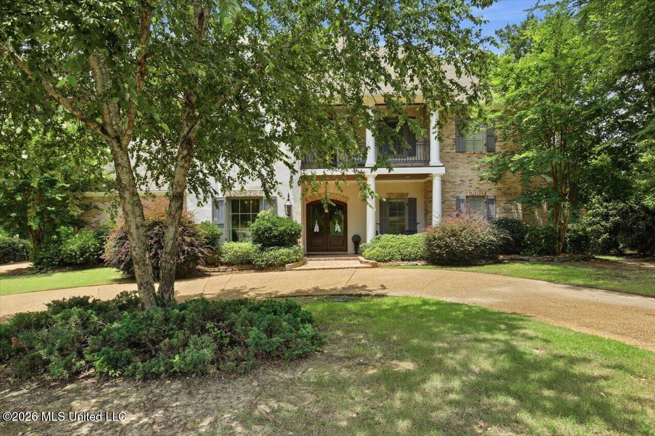 460 Pembrooke Drive Property Photo 3