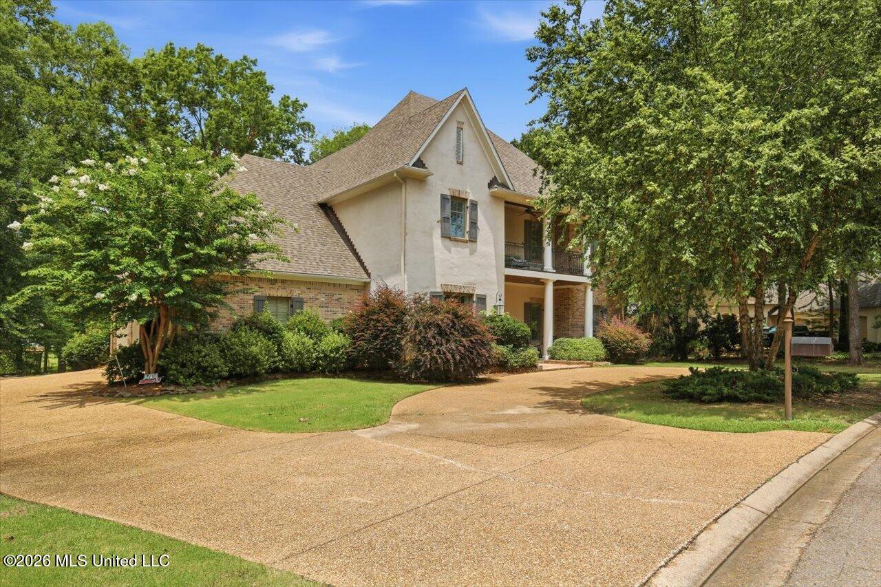 460 Pembrooke Drive Property Photo 4