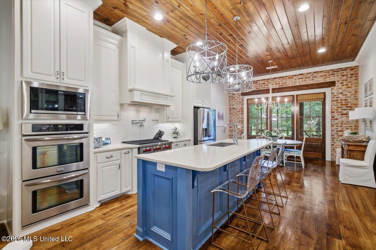460 Pembrooke Drive Property Photo 13