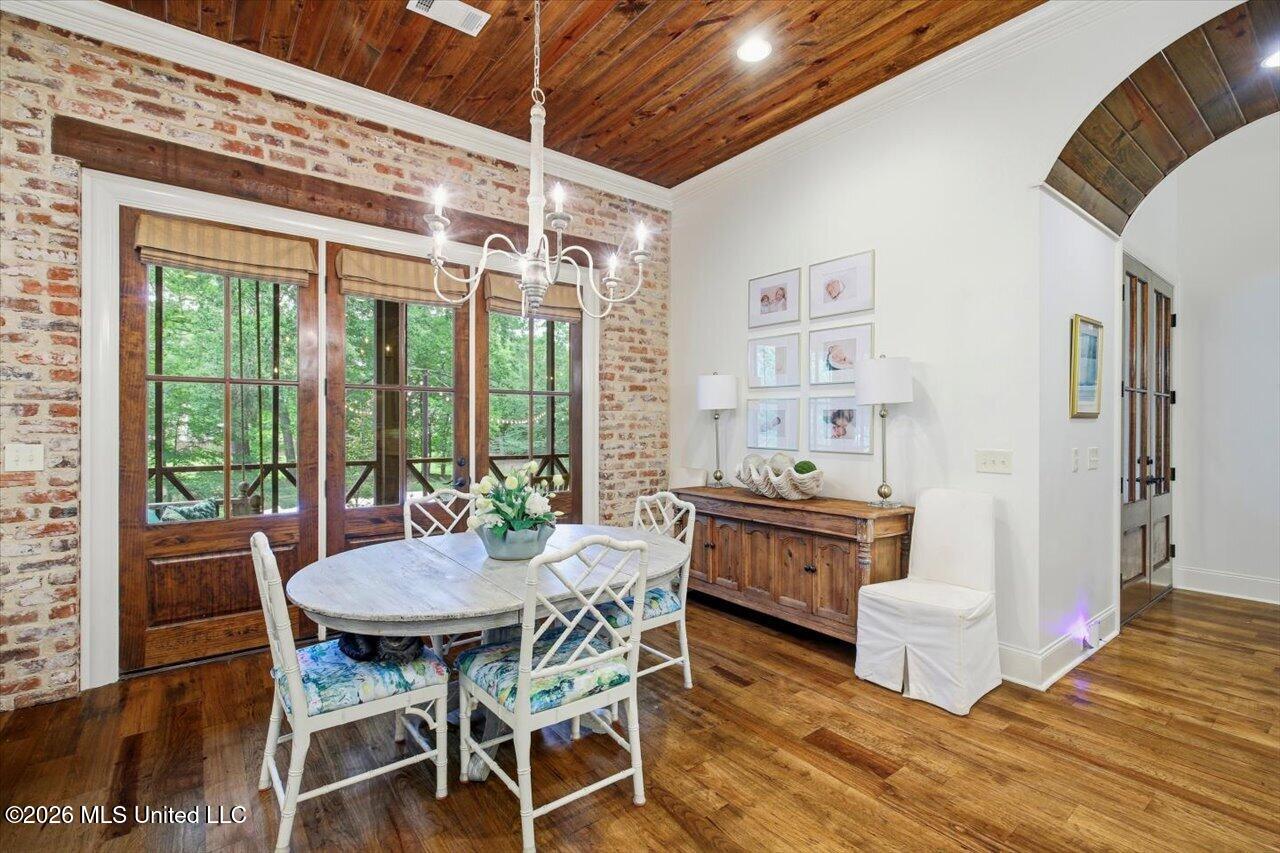 460 Pembrooke Drive Property Photo 18