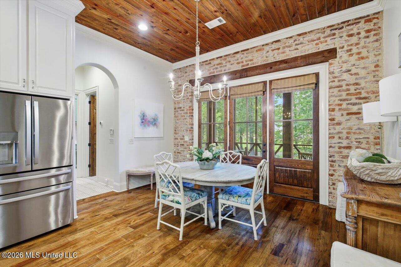 460 Pembrooke Drive Property Photo 19