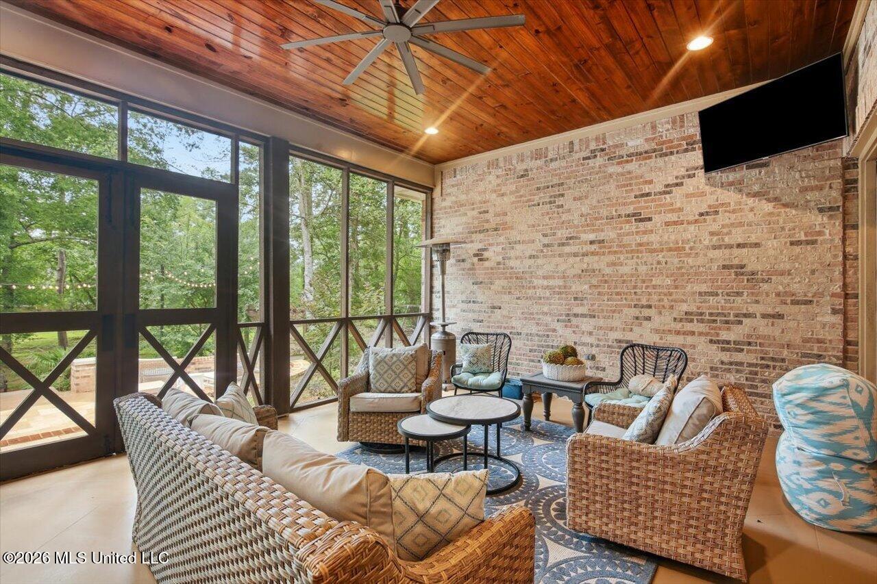 460 Pembrooke Drive Property Photo 56