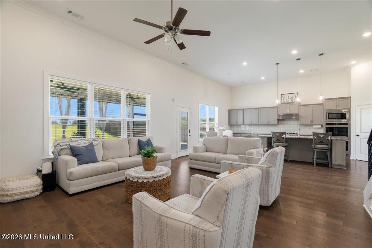 14806 Elm Hill Property Photo 10