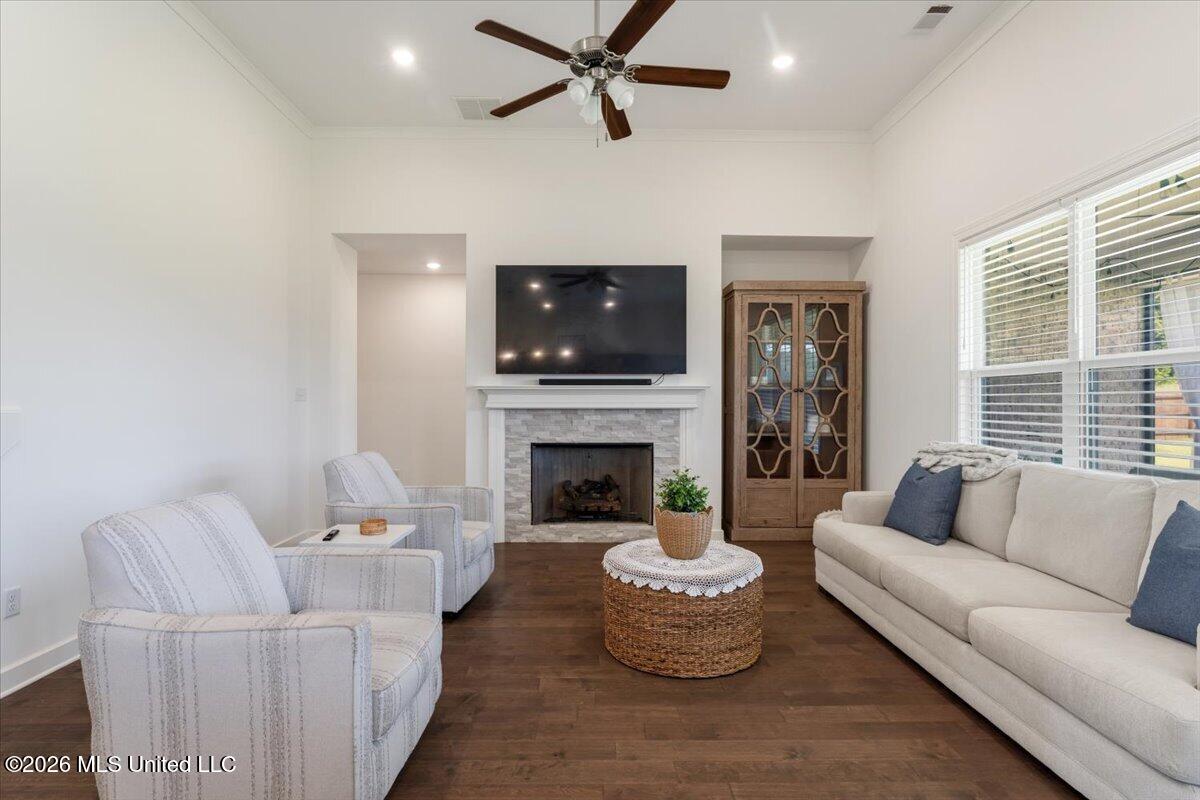 14806 Elm Hill Property Photo 11