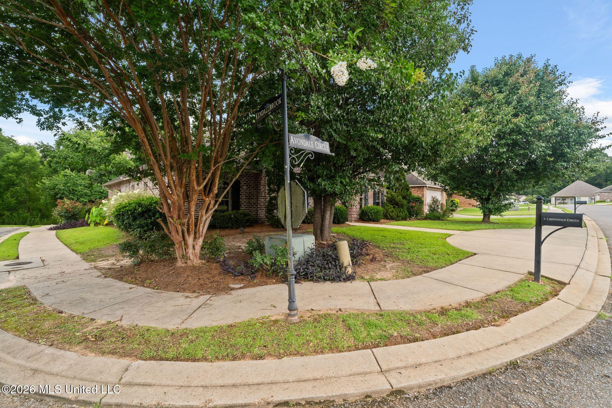 88 Avondale Circle Property Photo 2