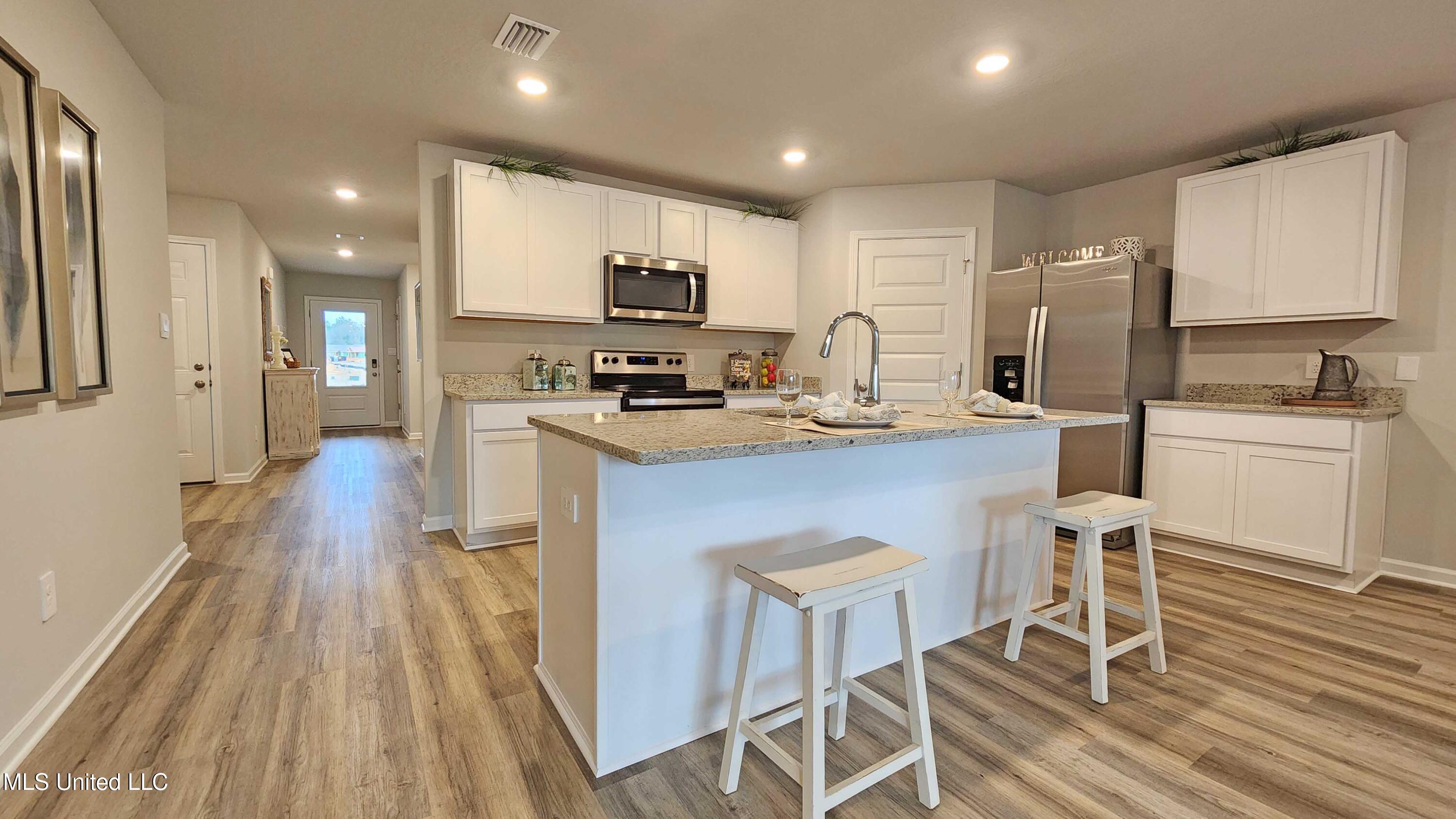 13452 Pond Ridge Way Property Photo 6