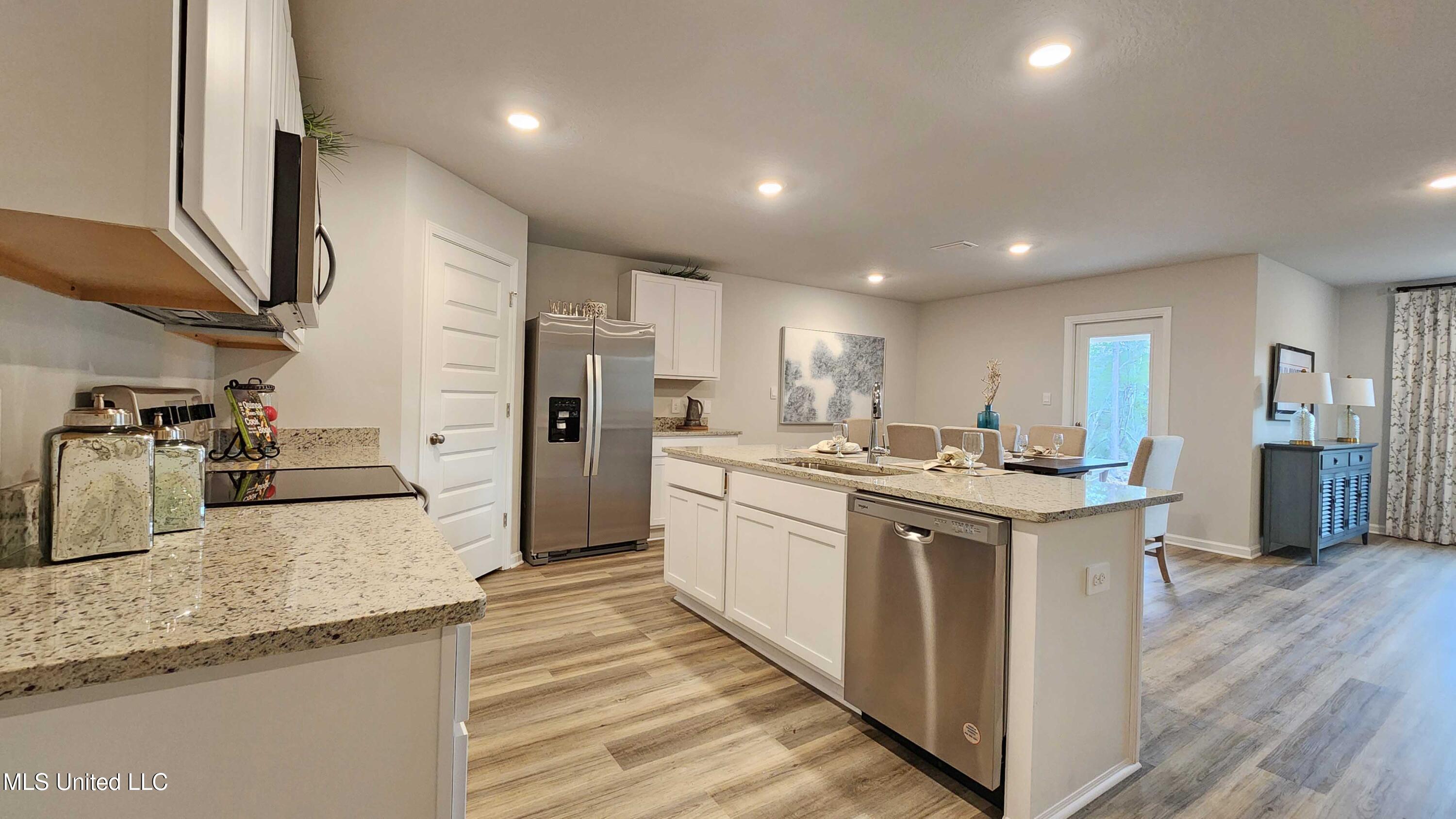 13452 Pond Ridge Way Property Photo 7