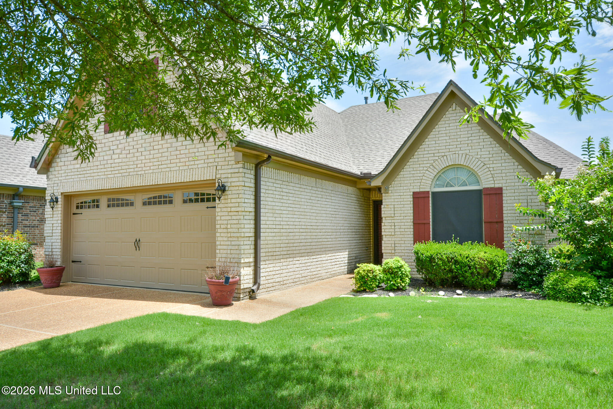 5854 Foxdale Loop Property Photo 3