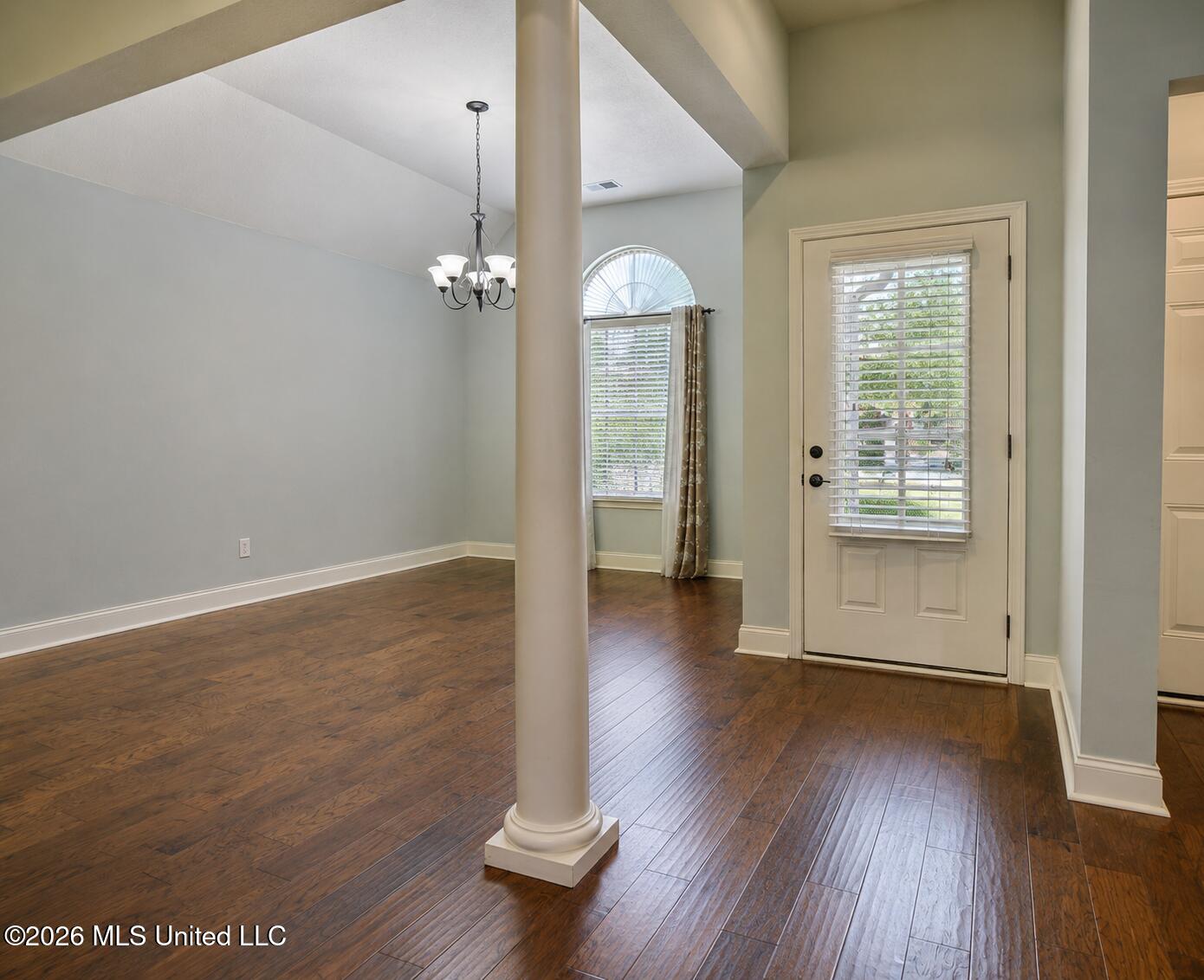 5854 Foxdale Loop Property Photo 5