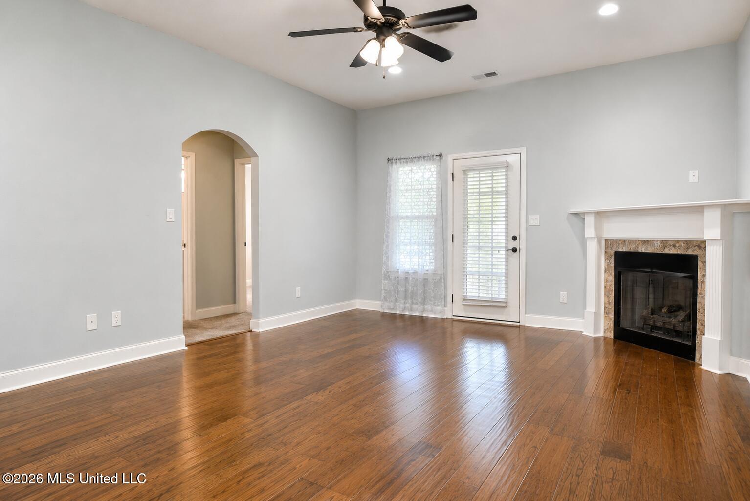 5854 Foxdale Loop Property Photo 8