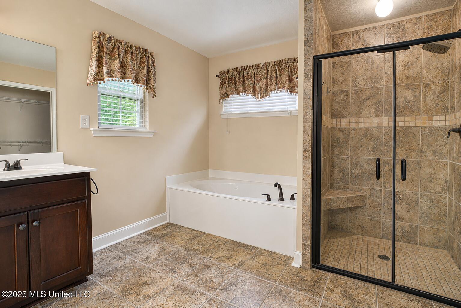 5854 Foxdale Loop Property Photo 14