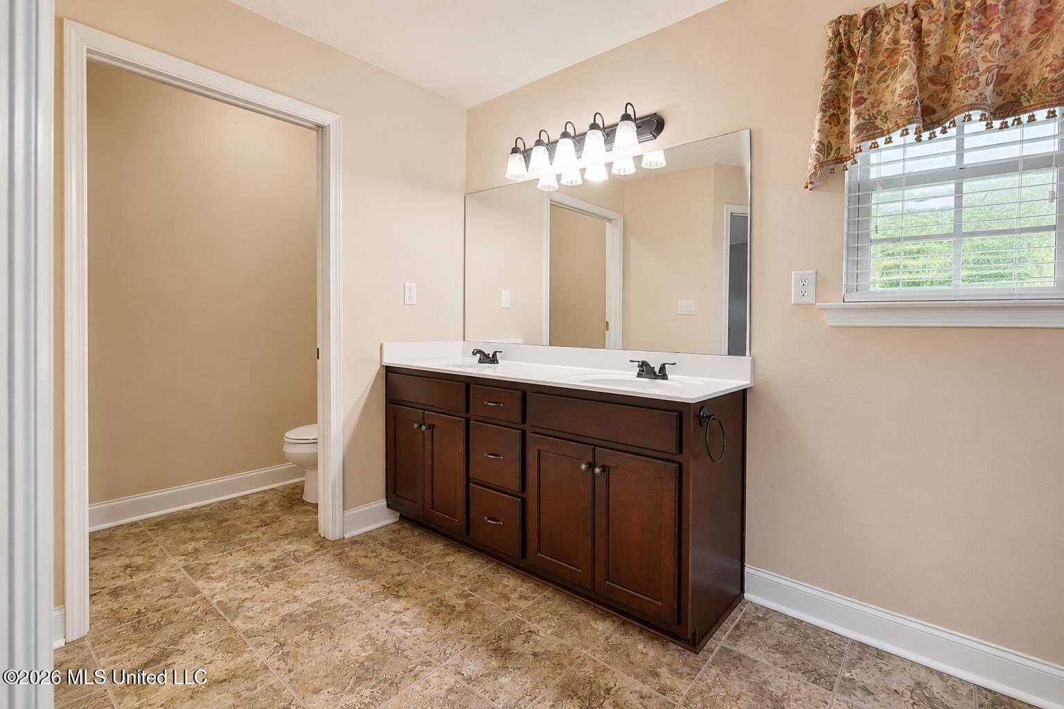 5854 Foxdale Loop Property Photo 15