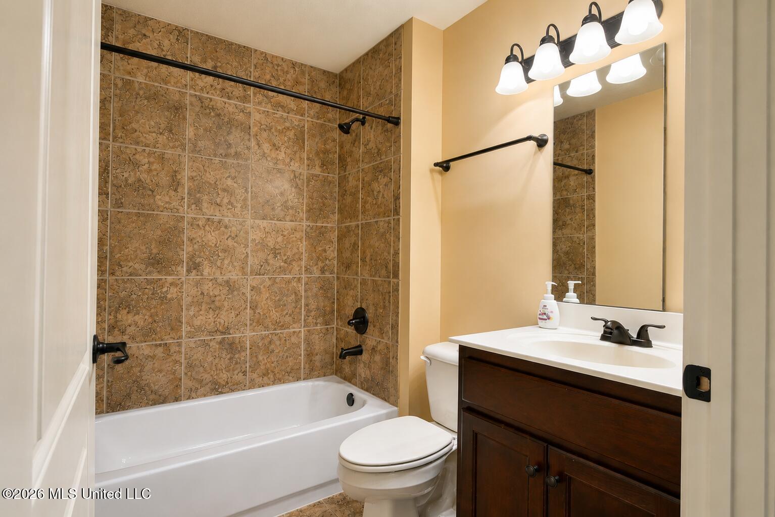 5854 Foxdale Loop Property Photo 18