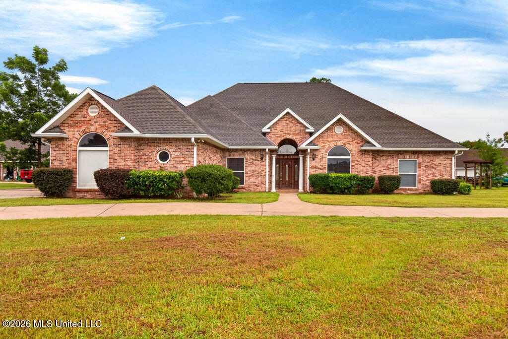 18241 E Robinwood East Drive Property Photo 2