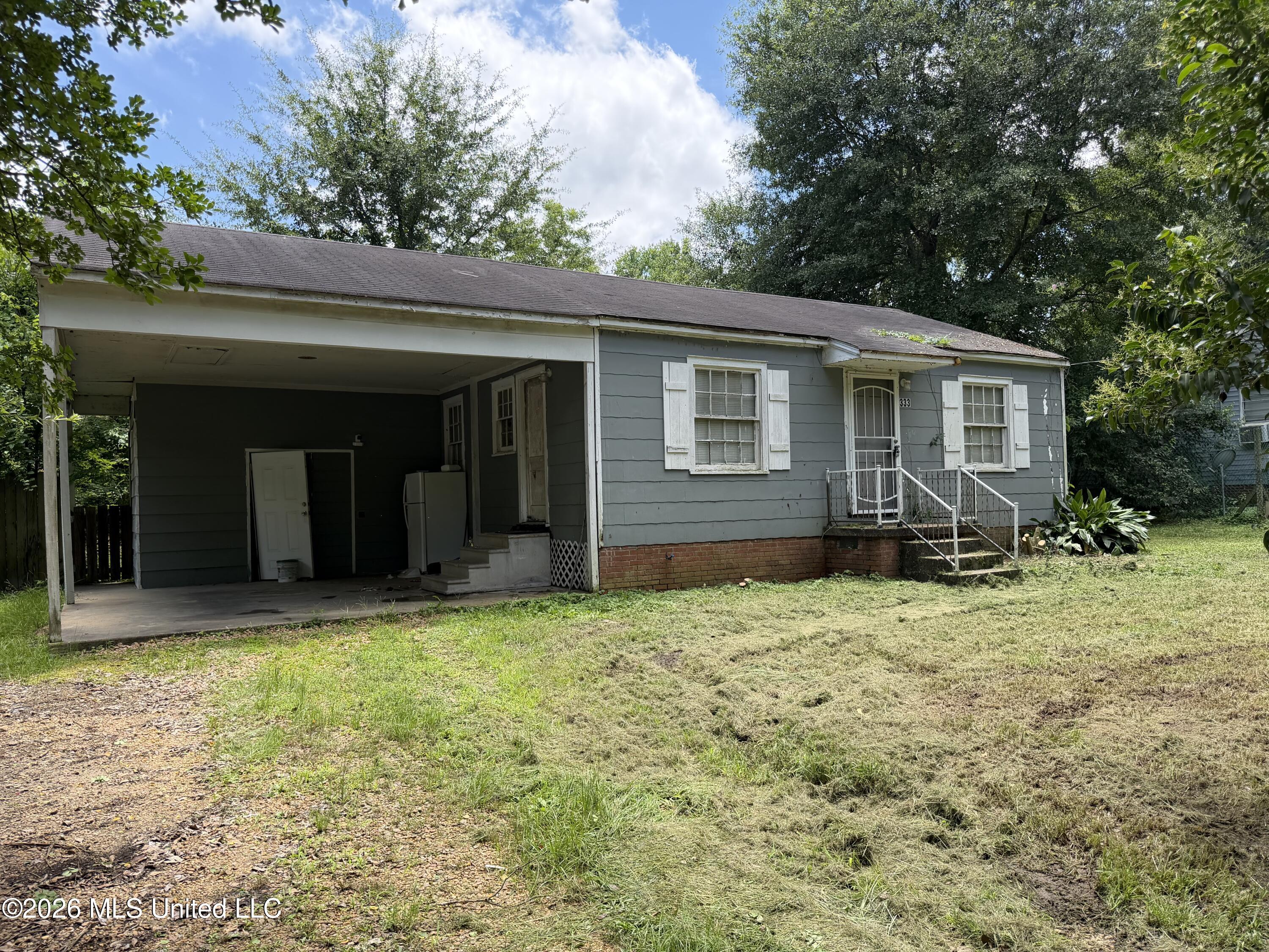333 Creston Avenue Property Photo 1