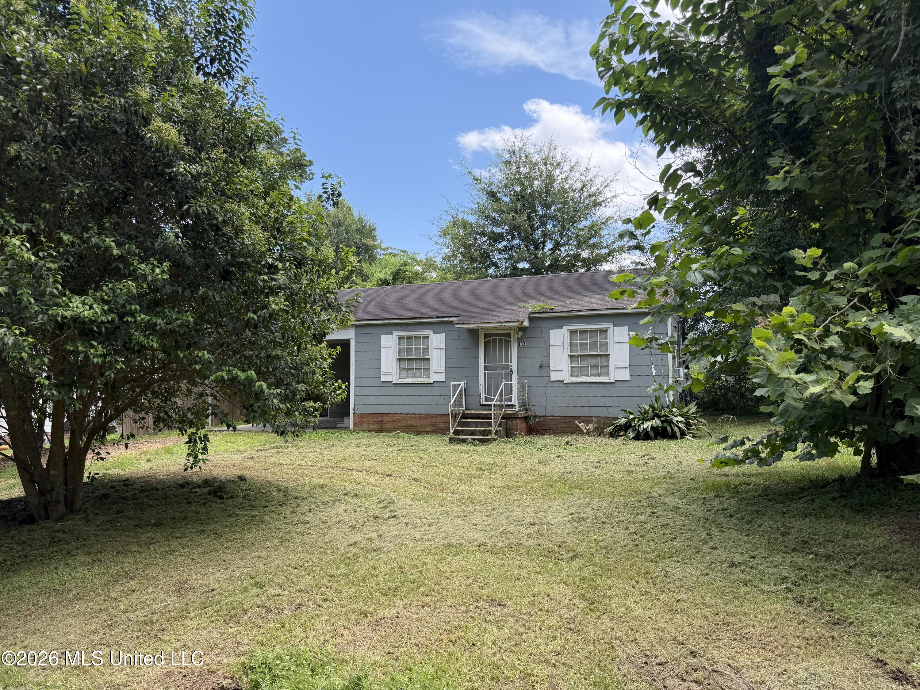 333 Creston Avenue Property Photo 8