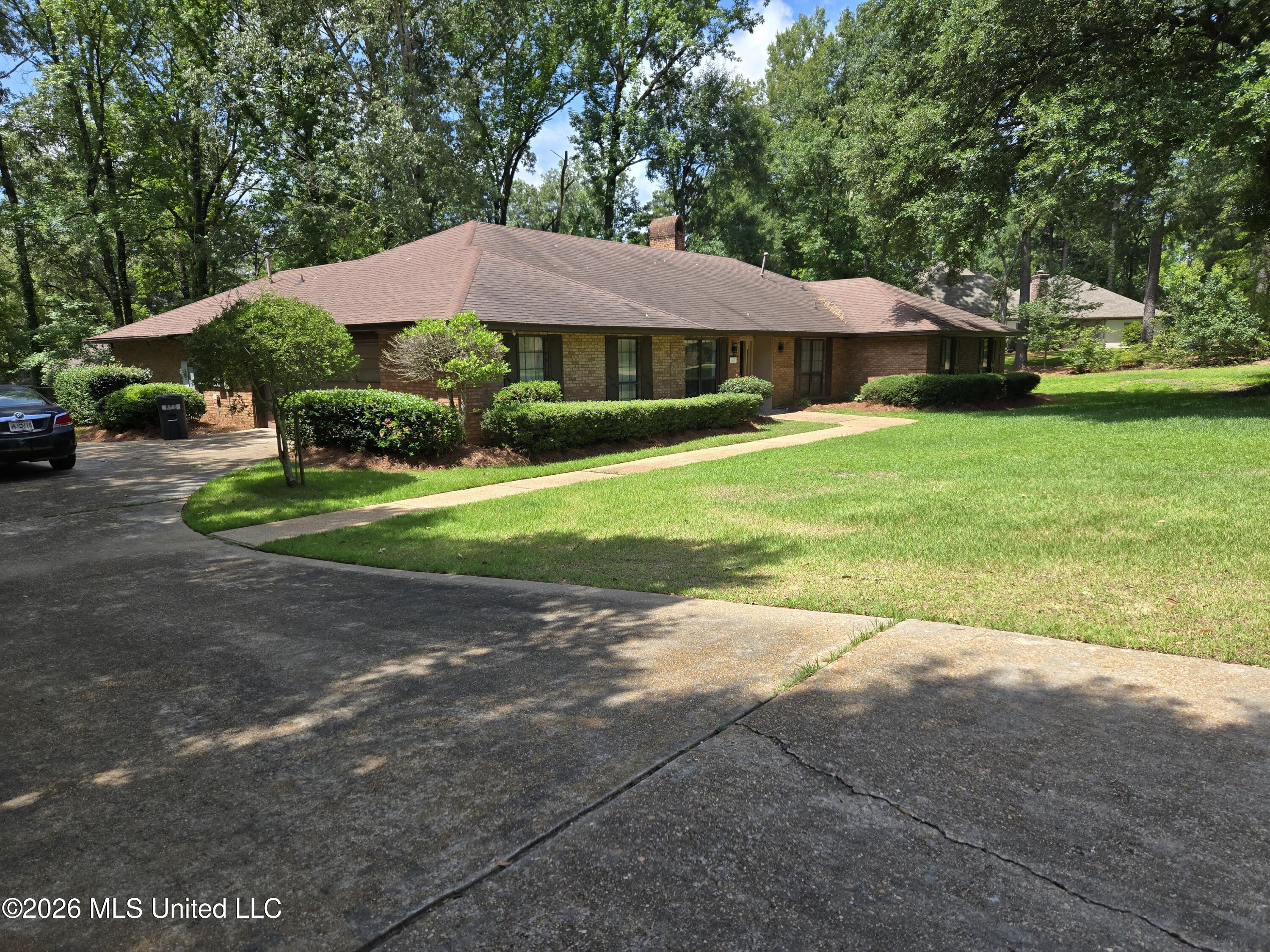 603 Trailwood Drive Property Photo 3