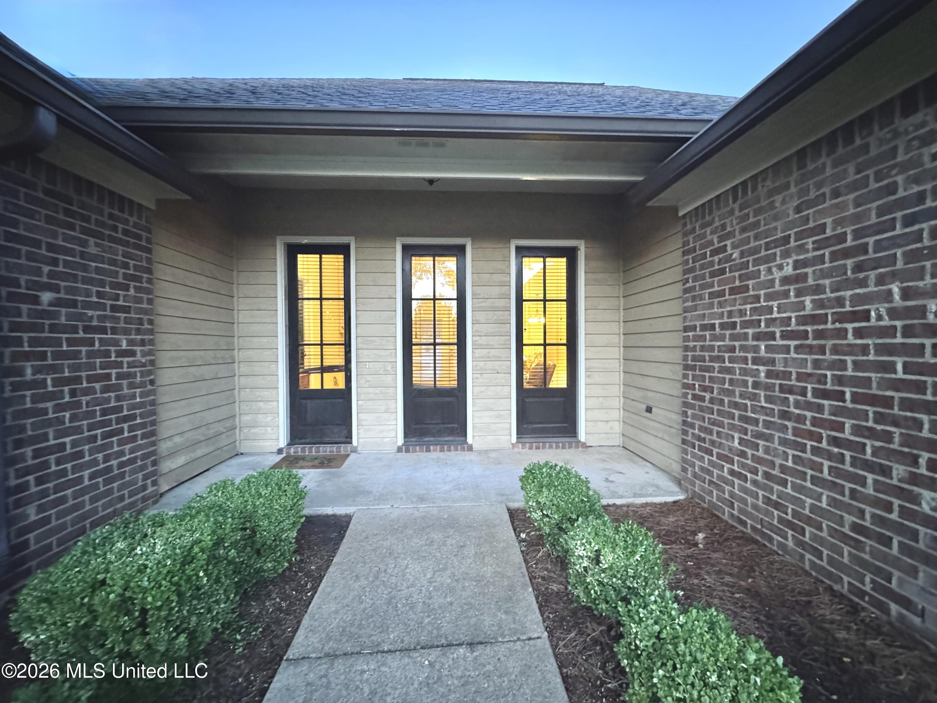 809 Windlass Cove Property Photo 2