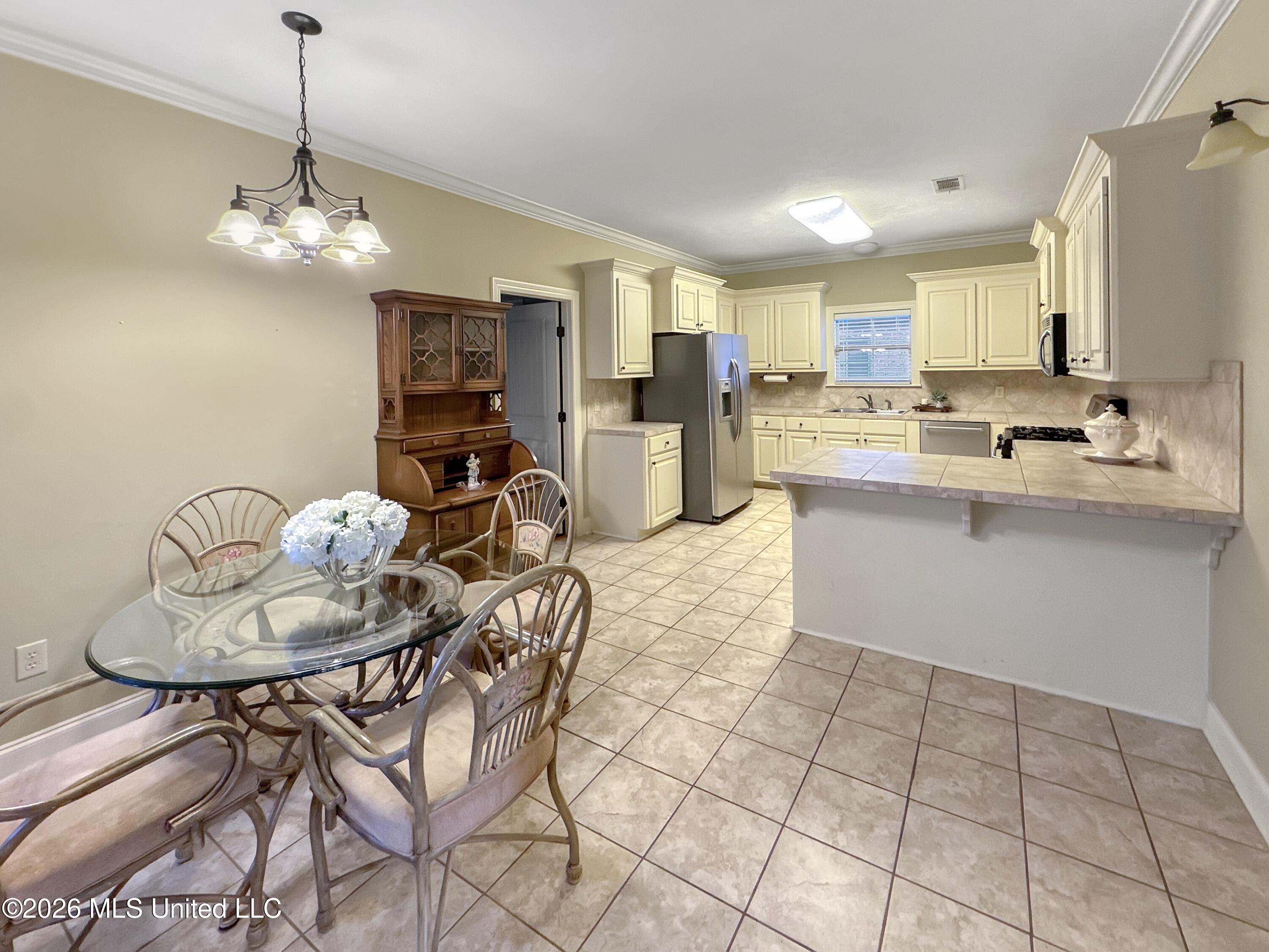 809 Windlass Cove Property Photo 7