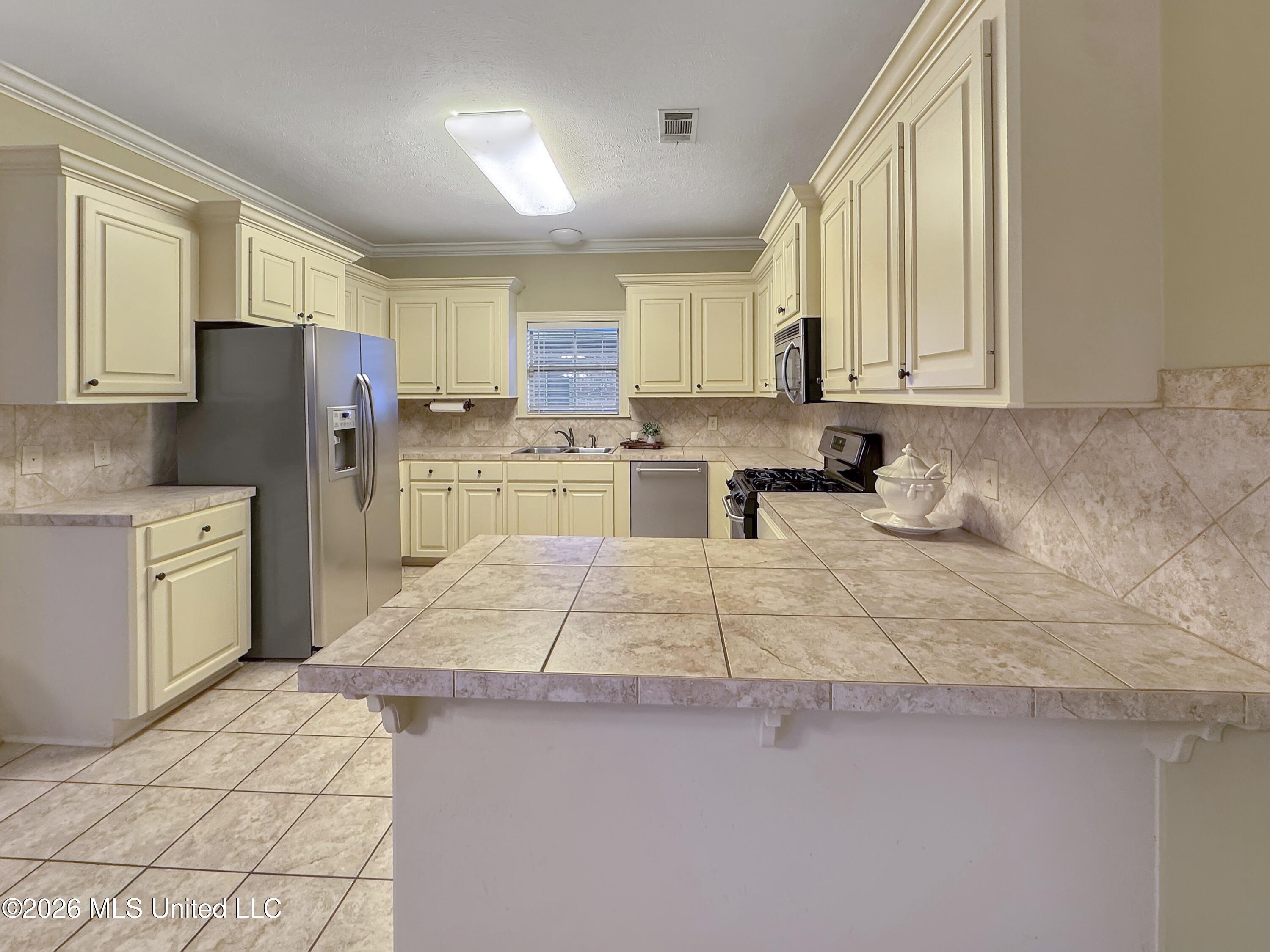 809 Windlass Cove Property Photo 8