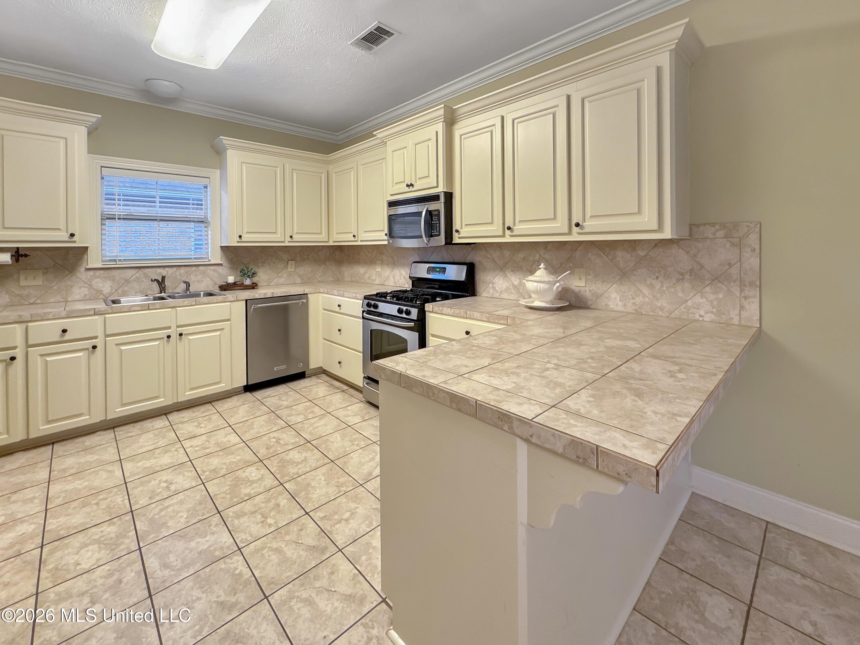 809 Windlass Cove Property Photo 9