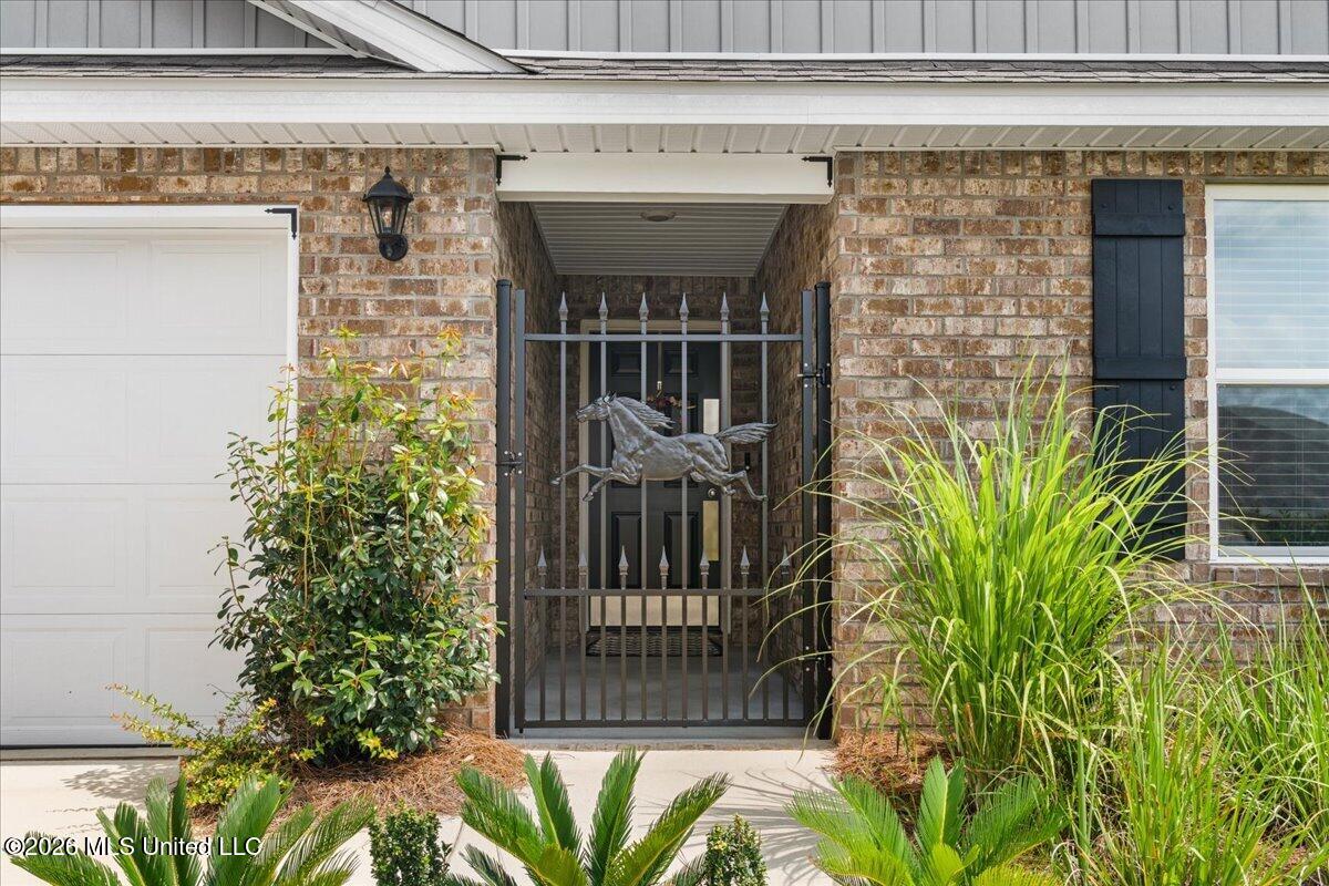 18042 Big Leaf Drive Property Photo 3