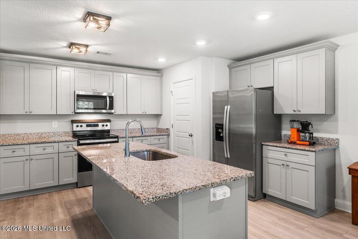 18042 Big Leaf Drive Property Photo 8
