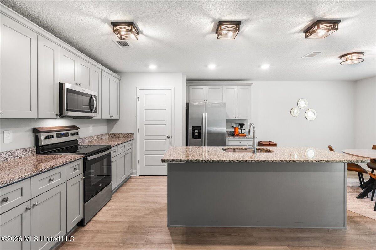 18042 Big Leaf Drive Property Photo 9