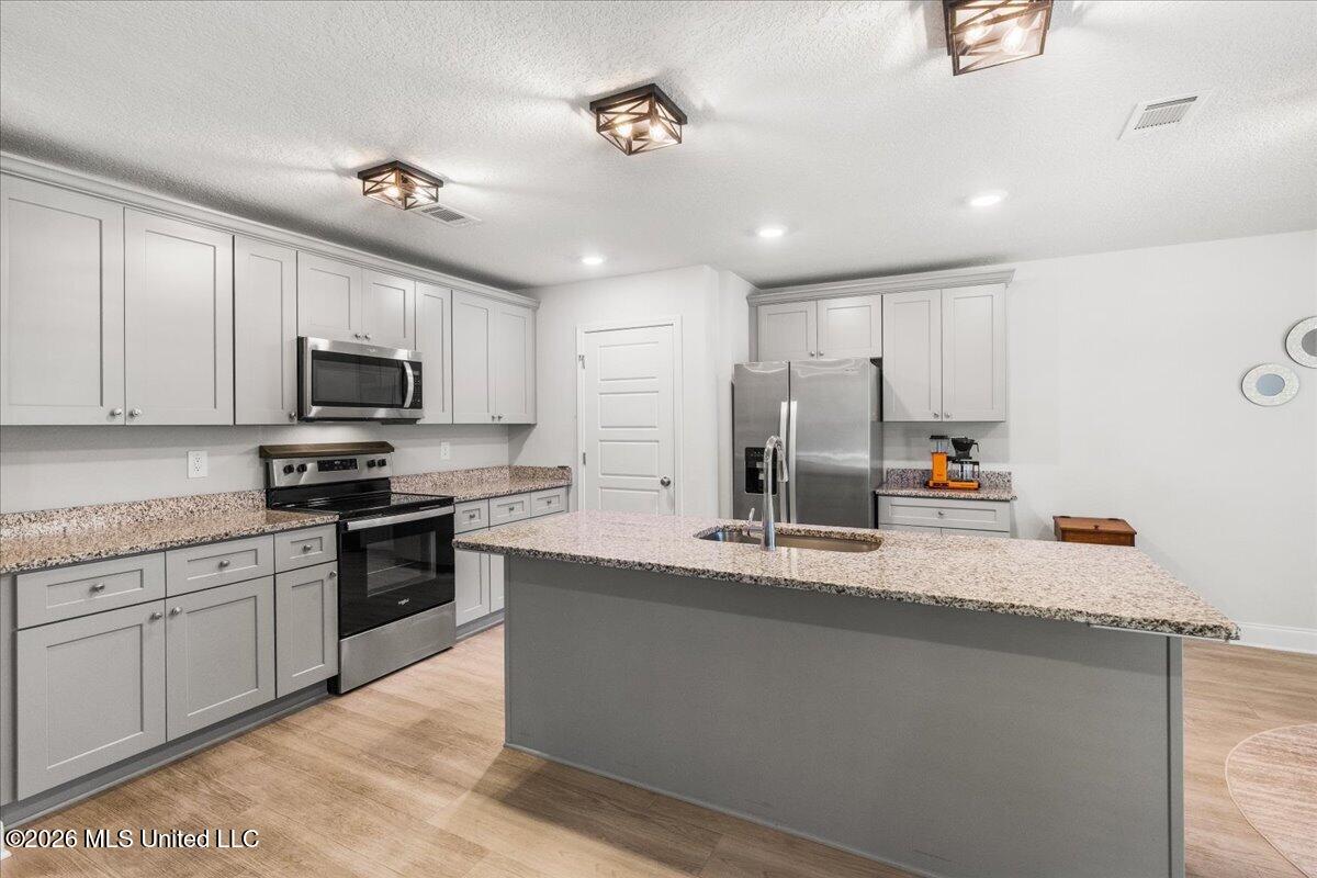 18042 Big Leaf Drive Property Photo 10