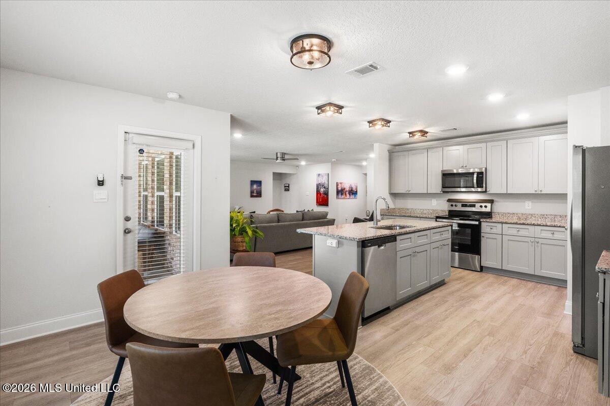 18042 Big Leaf Drive Property Photo 12