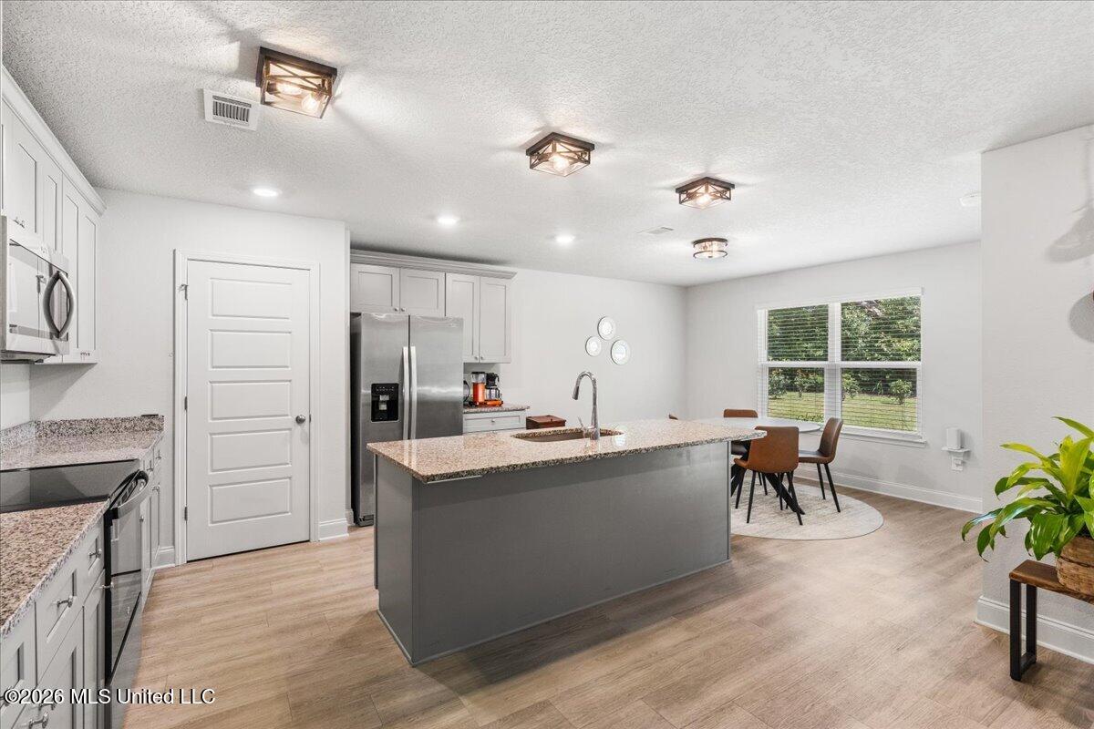 18042 Big Leaf Drive Property Photo 14