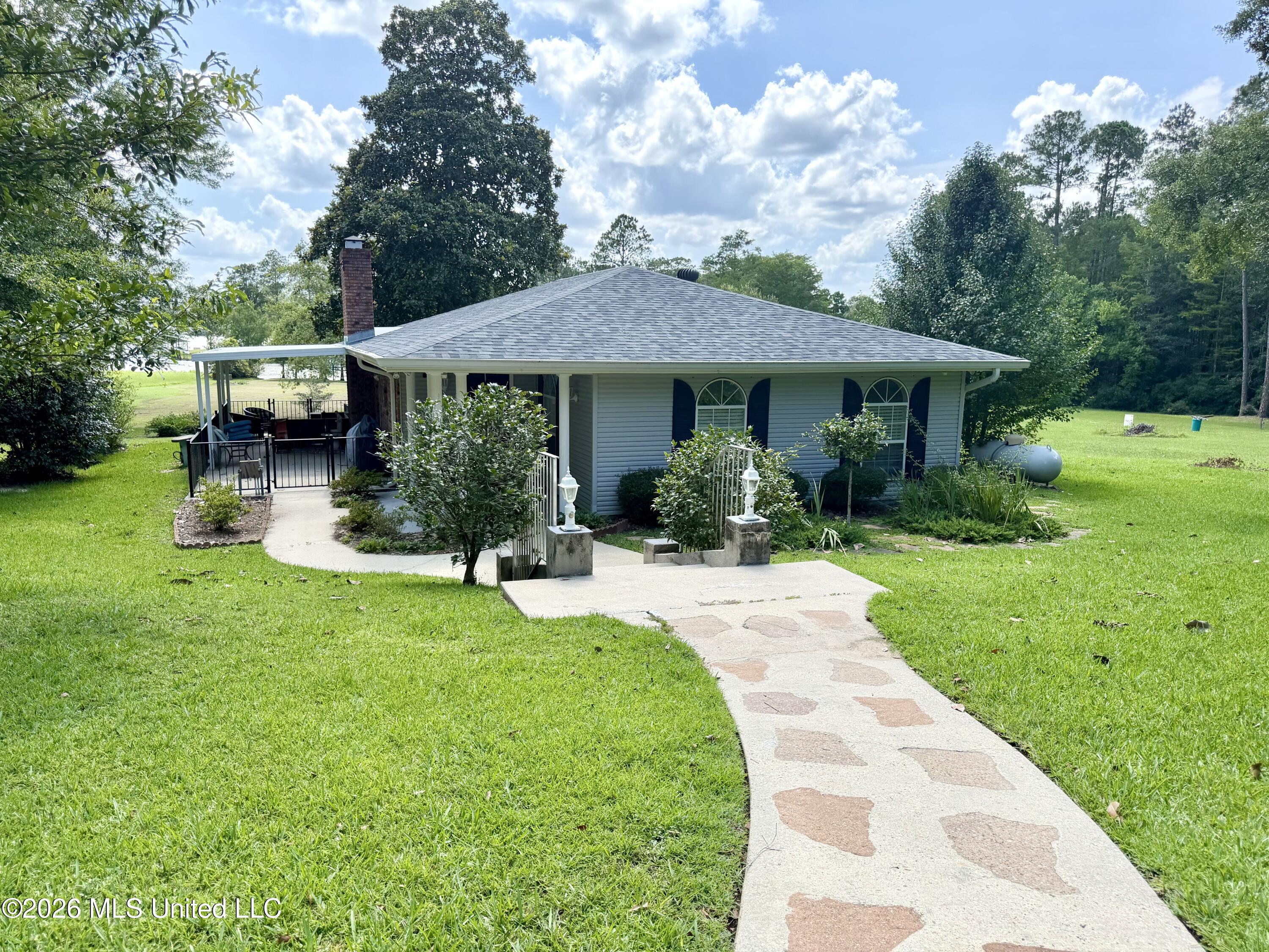 708 Lakeside Drive Property Photo 1