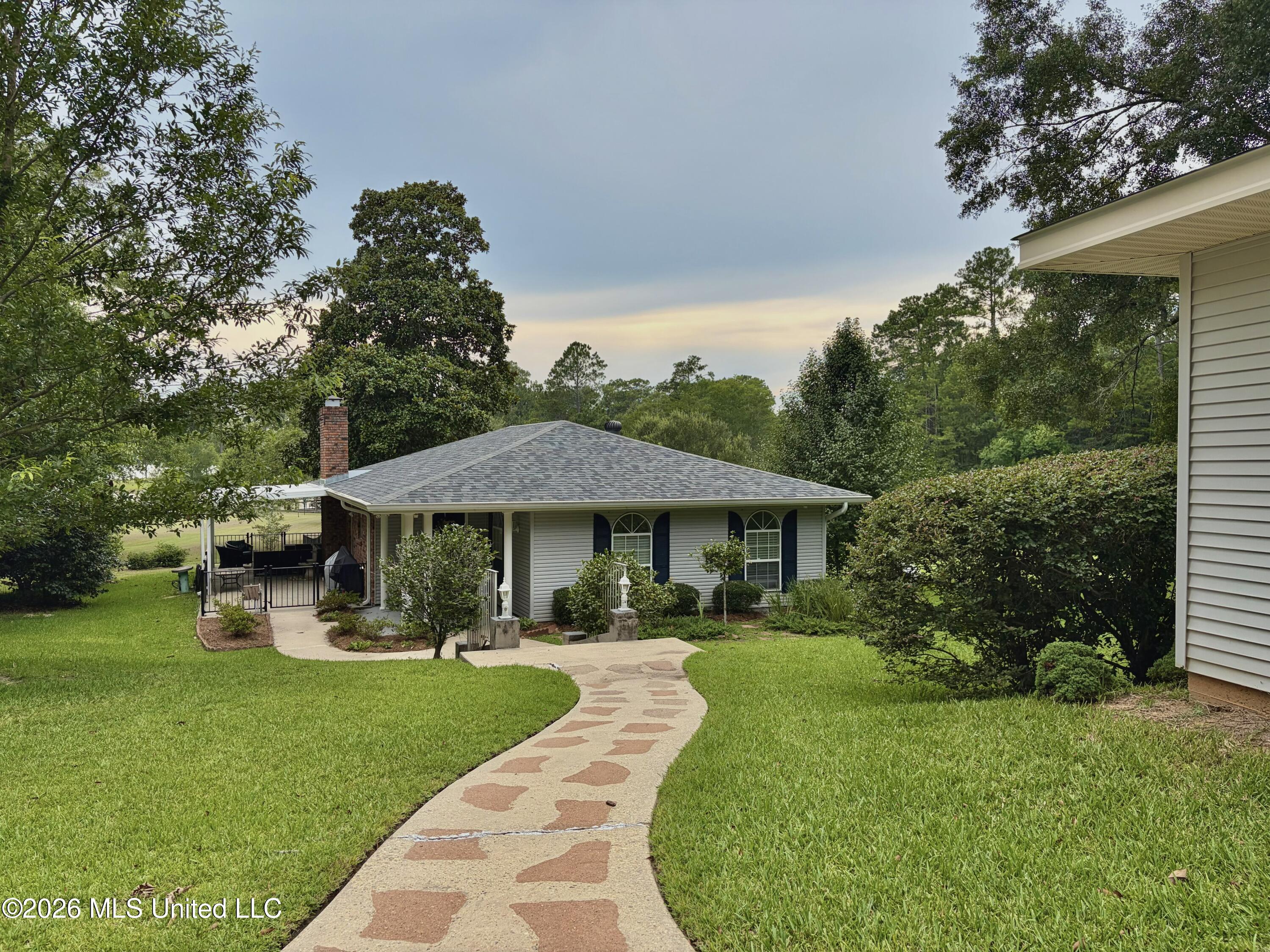 708 Lakeside Drive Property Photo 3