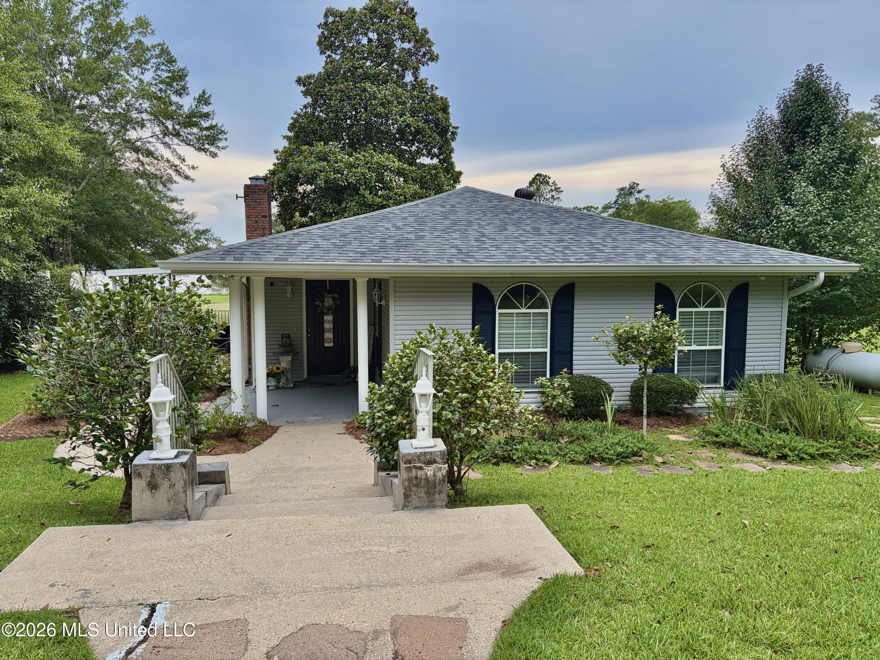 708 Lakeside Drive Property Photo 4