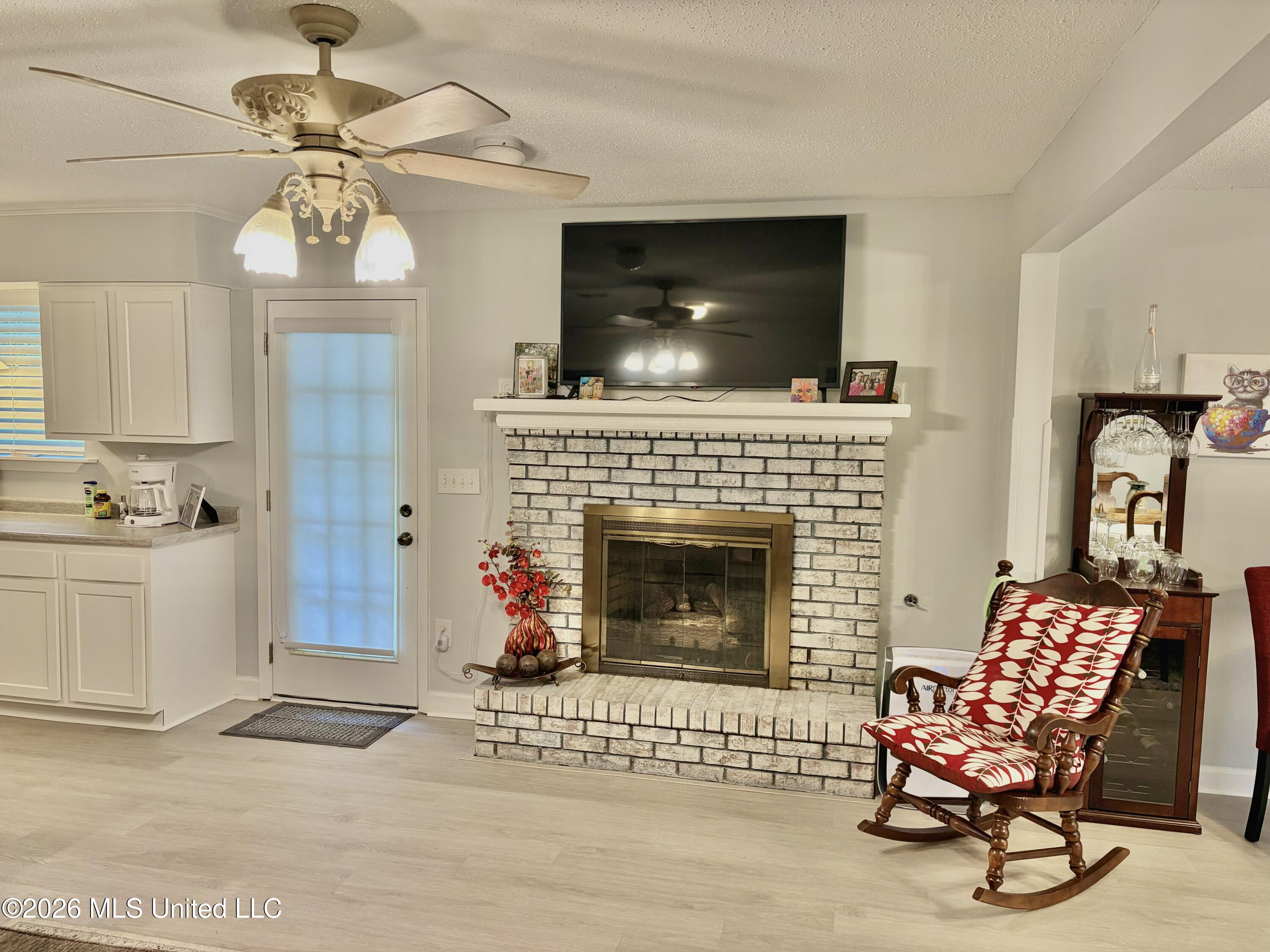 708 Lakeside Drive Property Photo 5