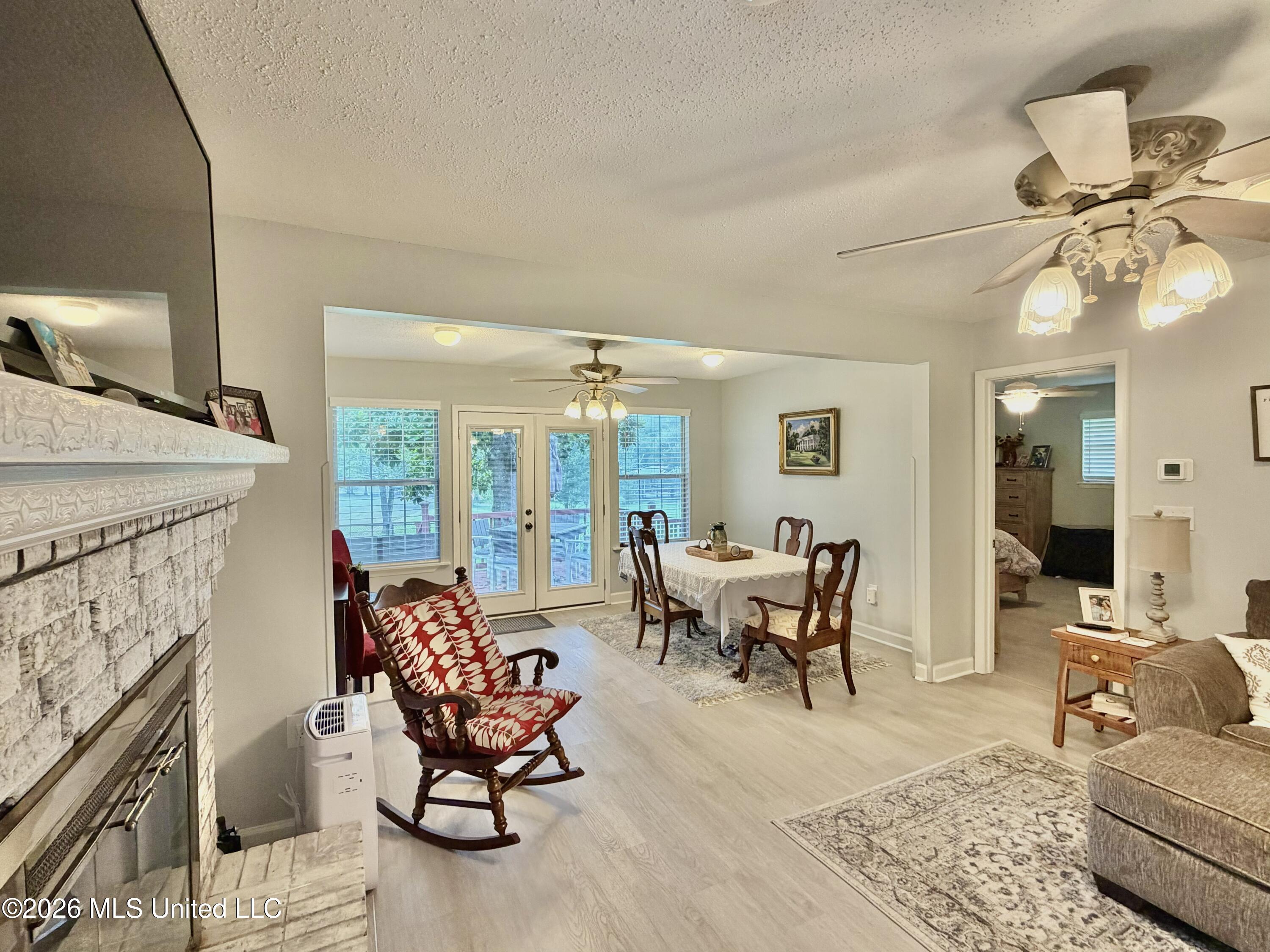 708 Lakeside Drive Property Photo 6
