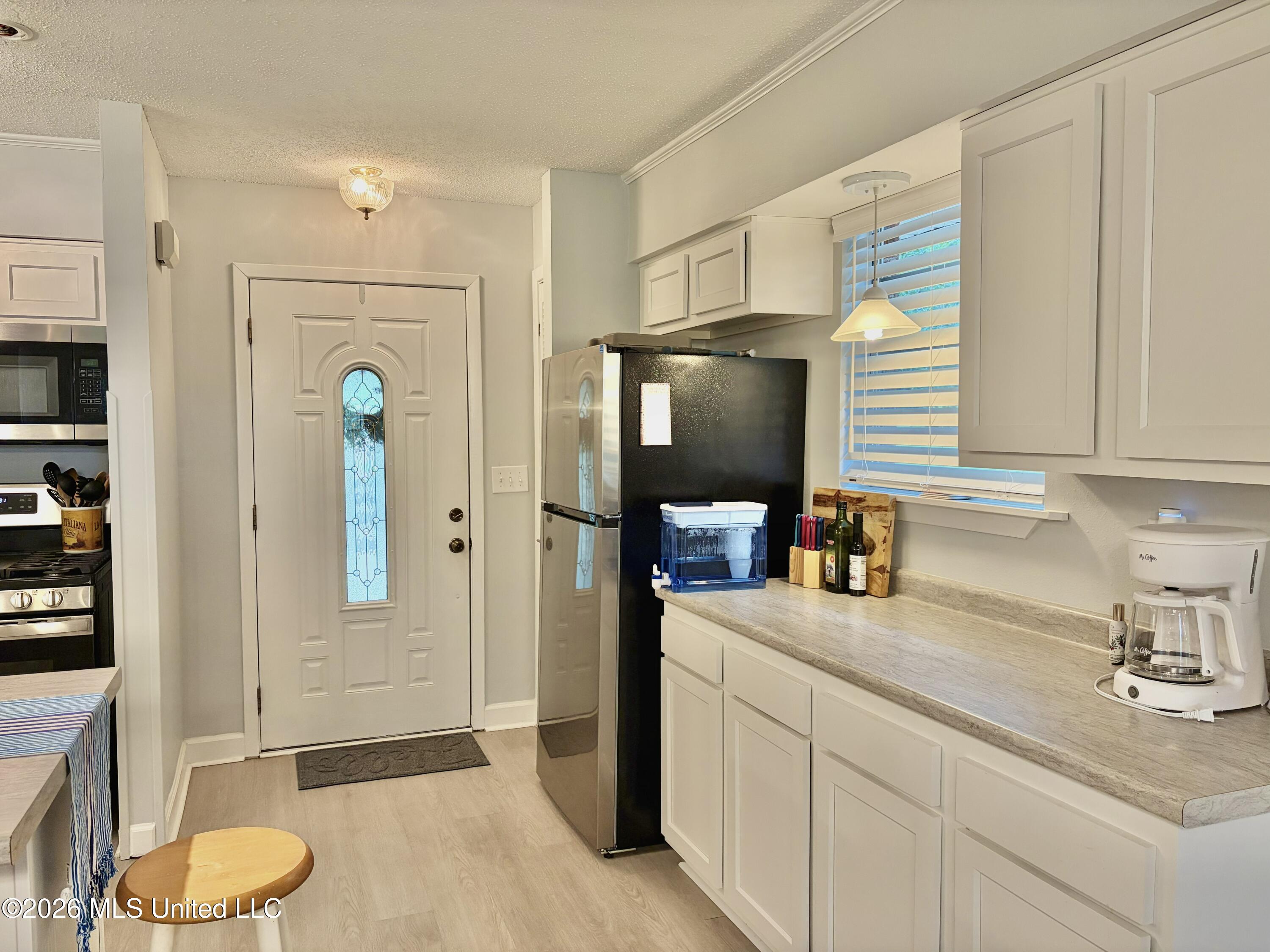 708 Lakeside Drive Property Photo 9