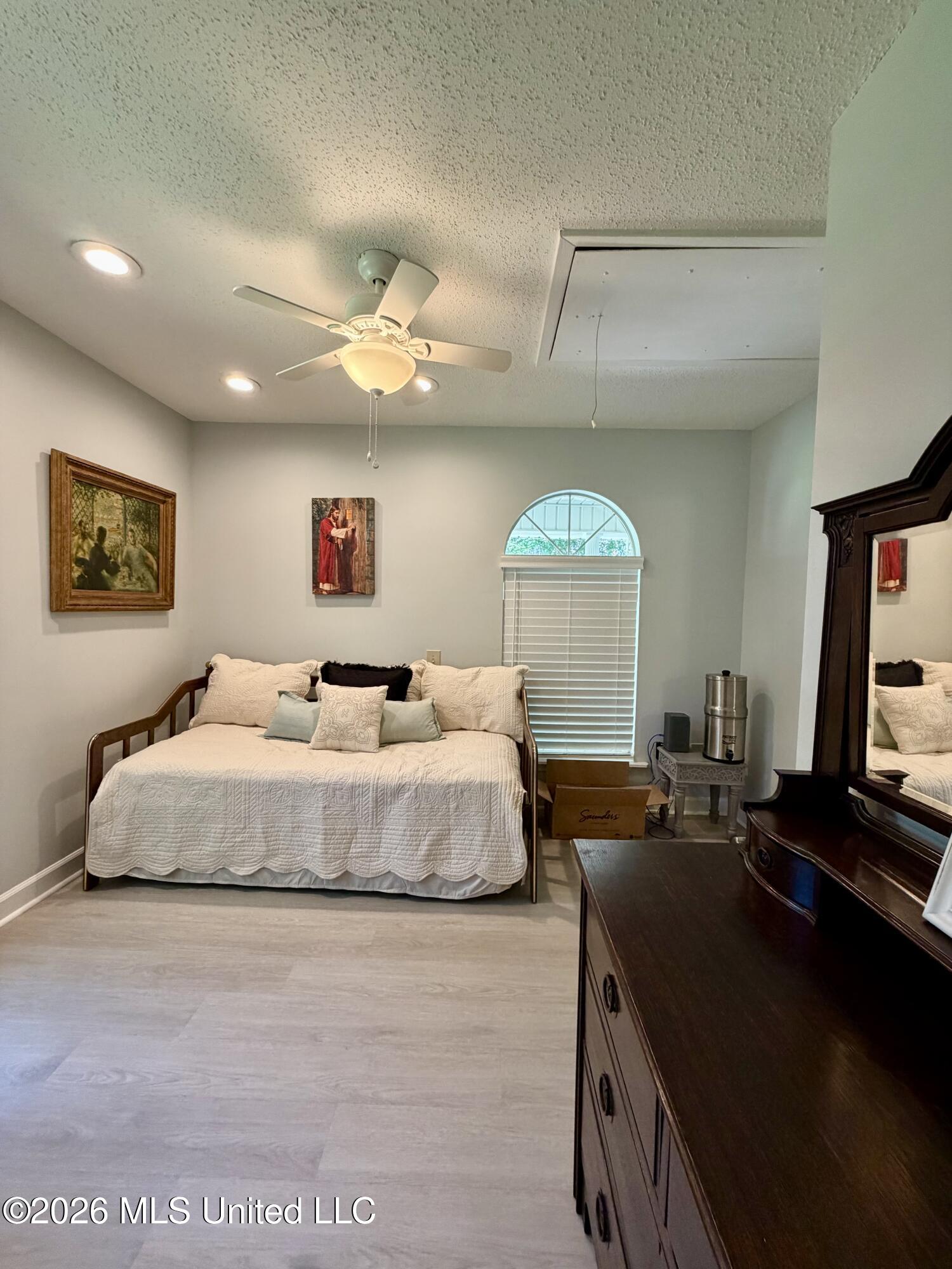 708 Lakeside Drive Property Photo 15
